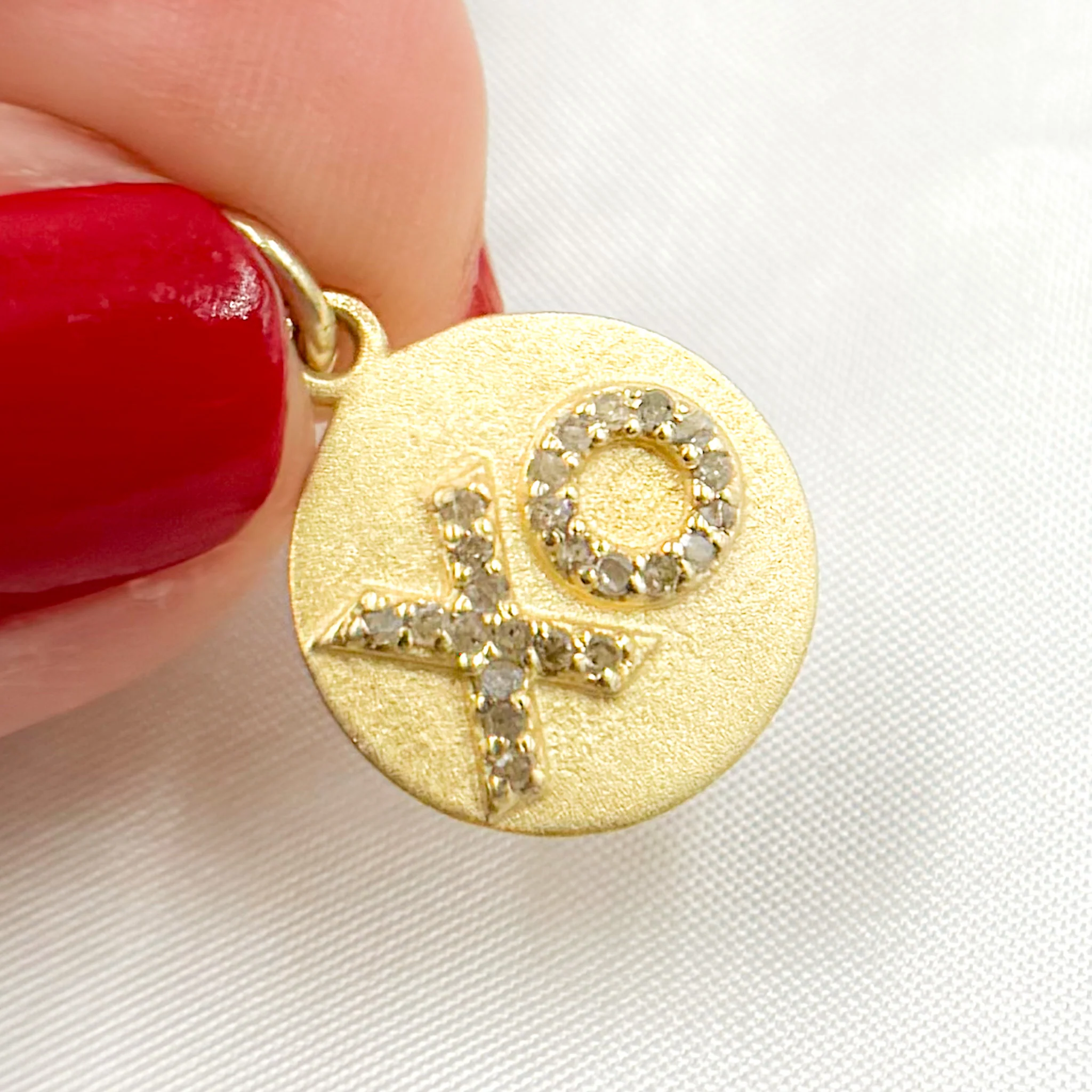 DC822. Diamond Sterling Silver Round "XO" Charm - Image 5
