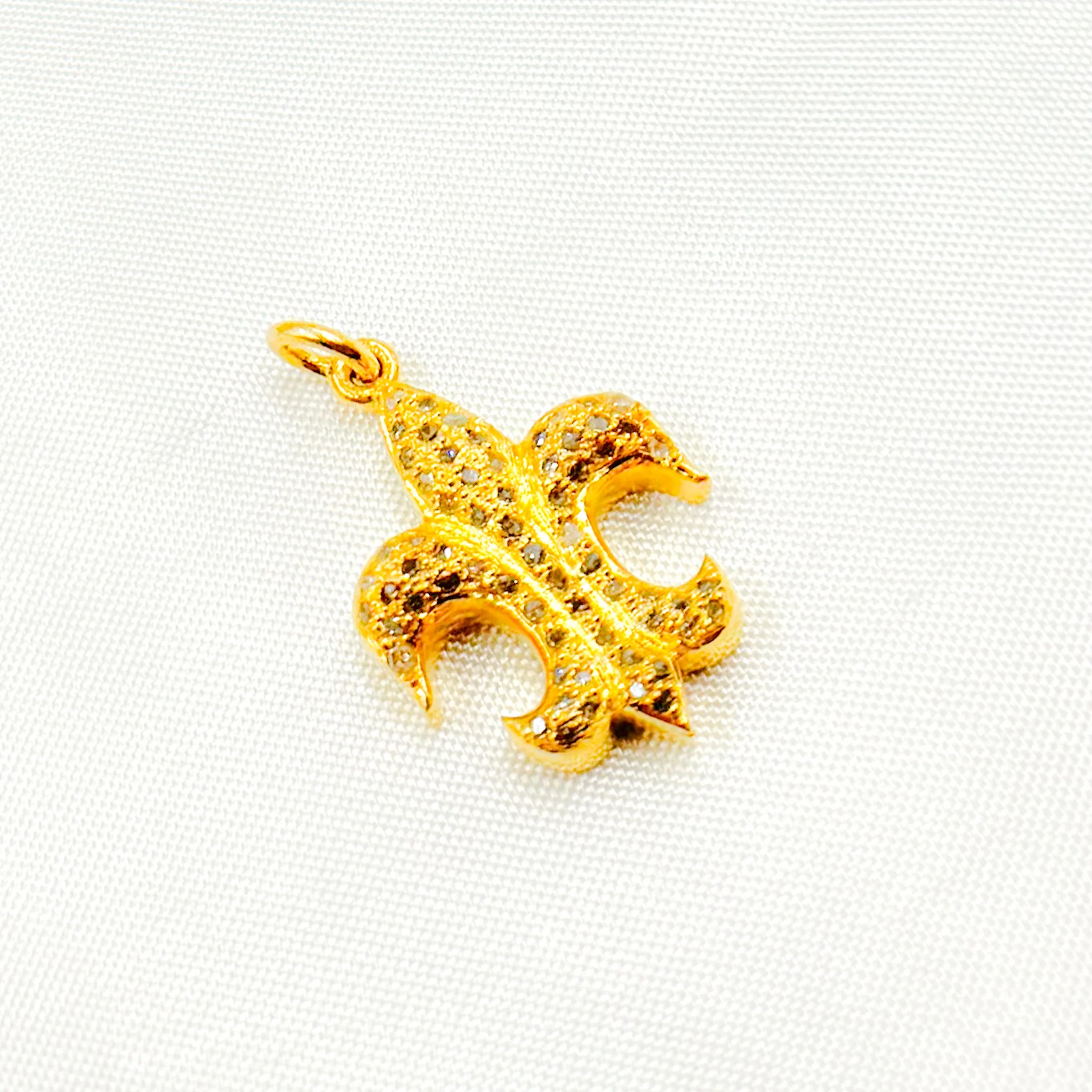 DC889. Diamond Sterling Silver Fleur De Lis Shape Pendant - Image 3