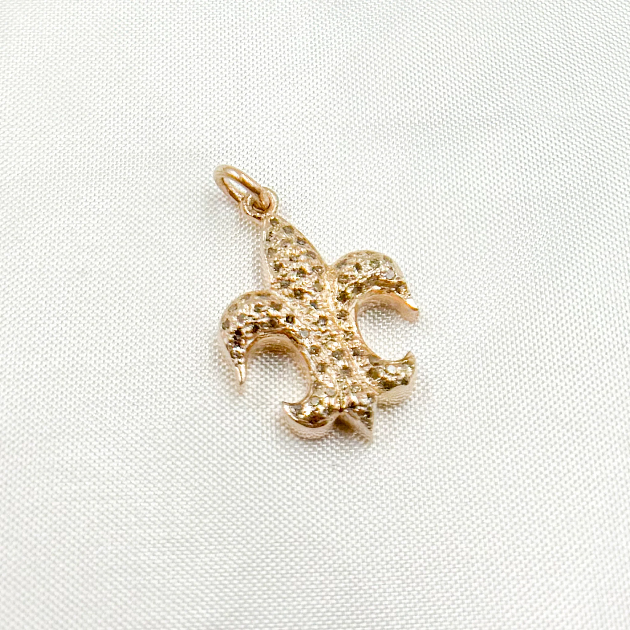 DC889. Diamond Sterling Silver Fleur De Lis Shape Pendant - Image 4