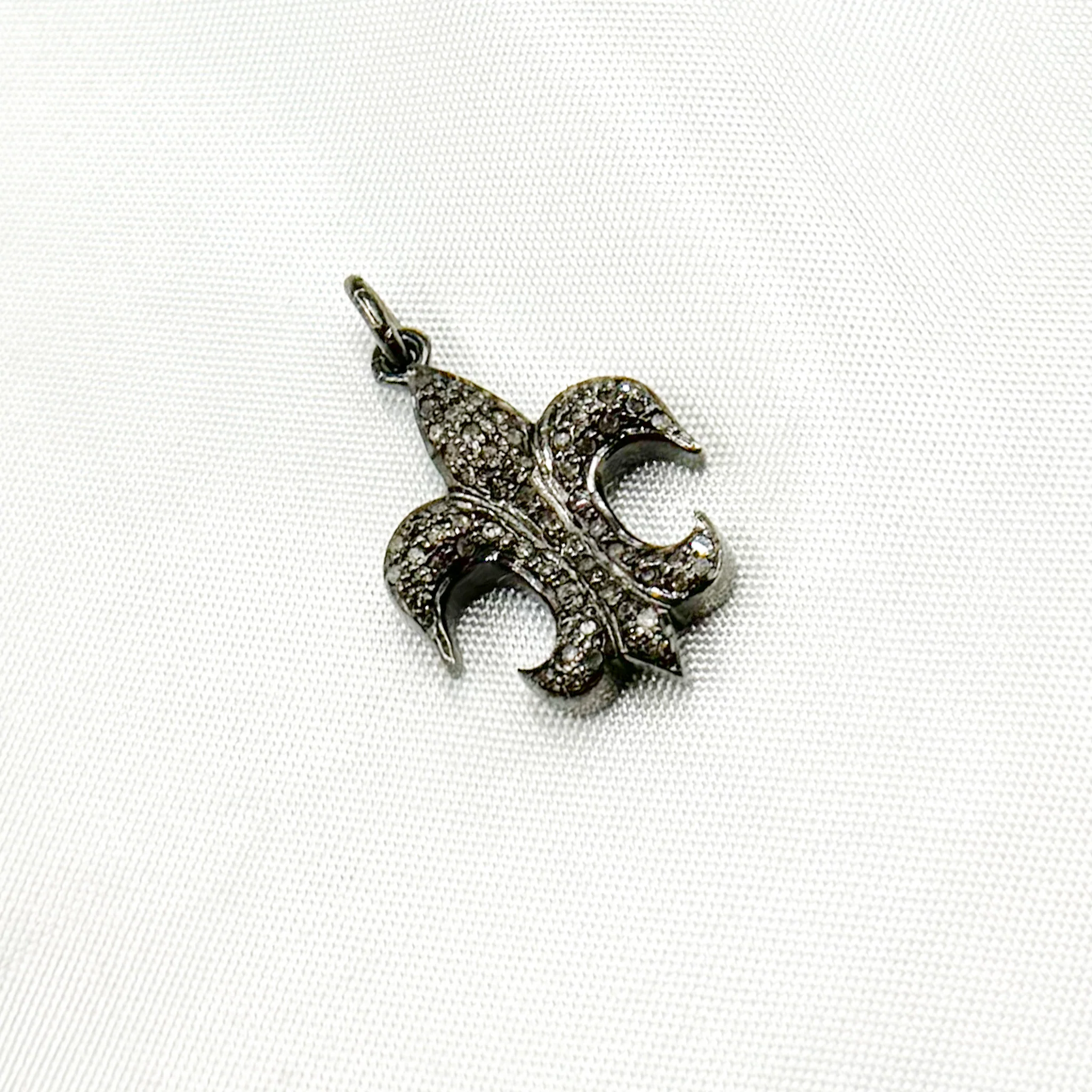 DC889. Diamond Sterling Silver Fleur De Lis Shape Pendant - Image 5