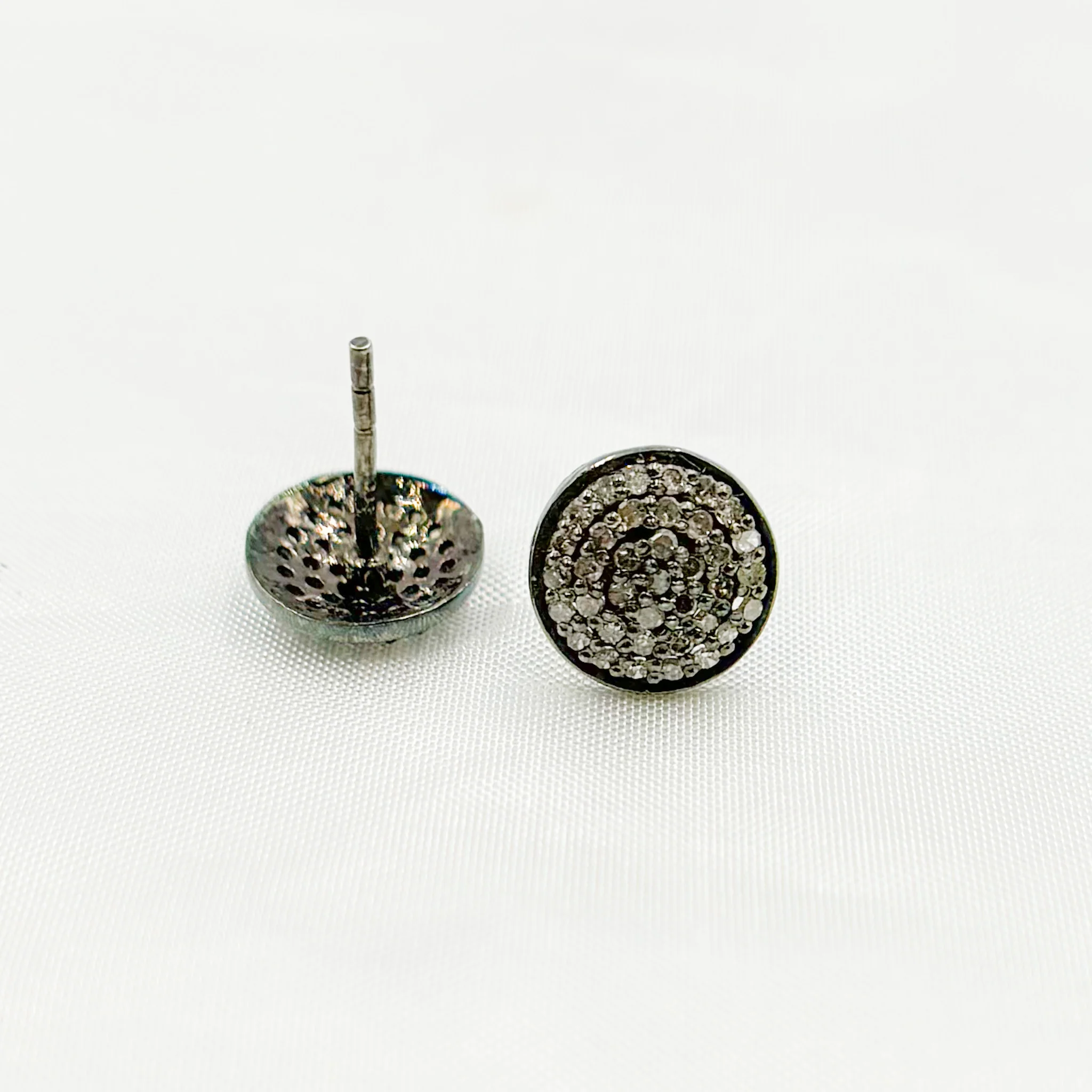 DE028. Diamond Silver Round Studs - Image 3