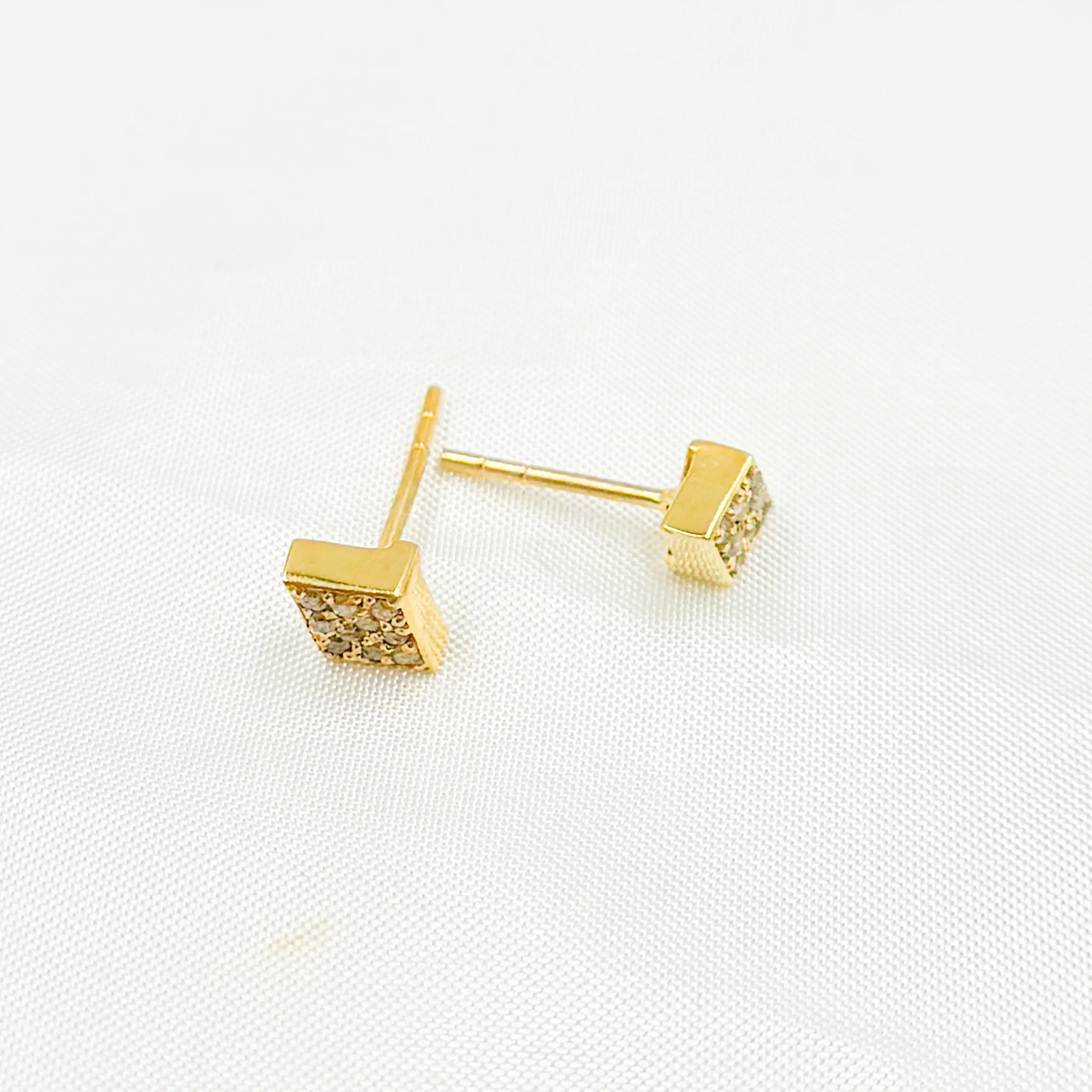 DE045. Diamond Sterling Silver Rhomb Studs - Image 2