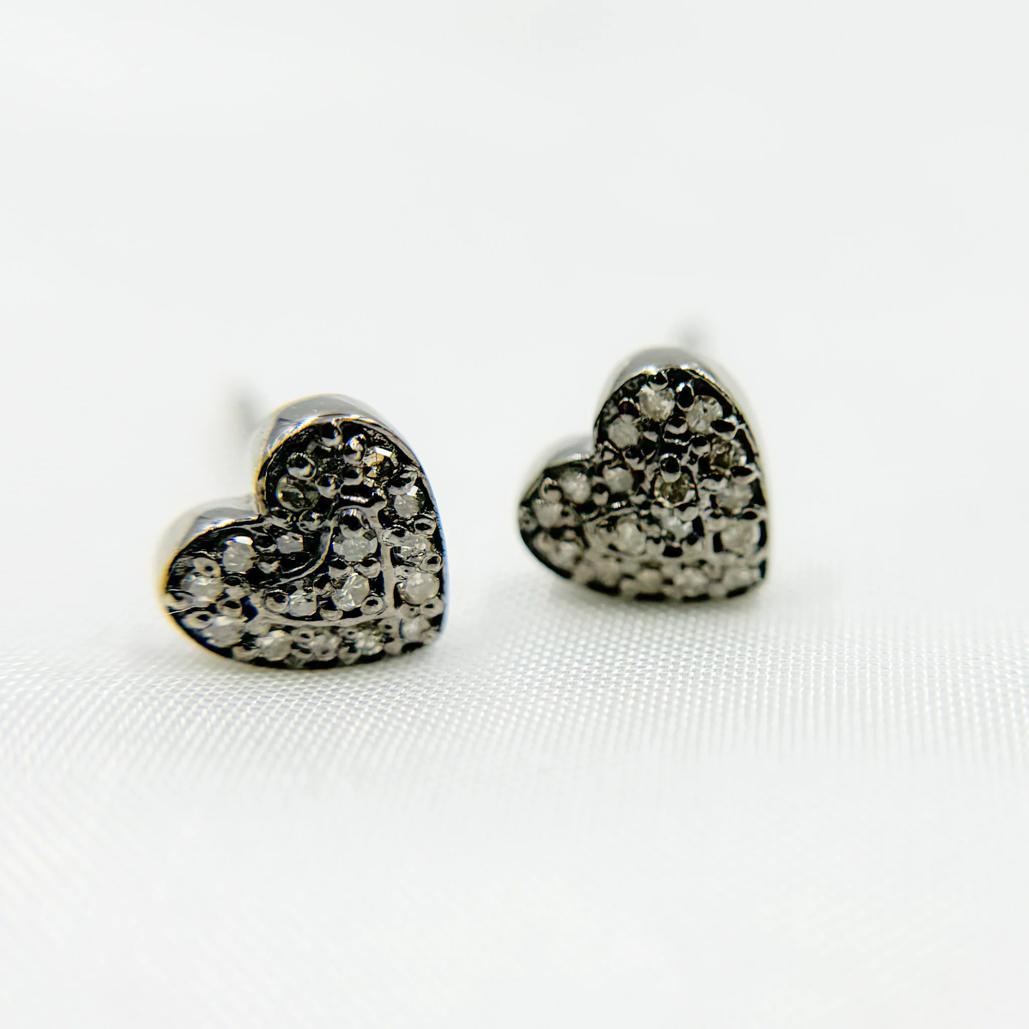 DE053. Pave Diamond Sterling Silver Heart Studs - Image 4
