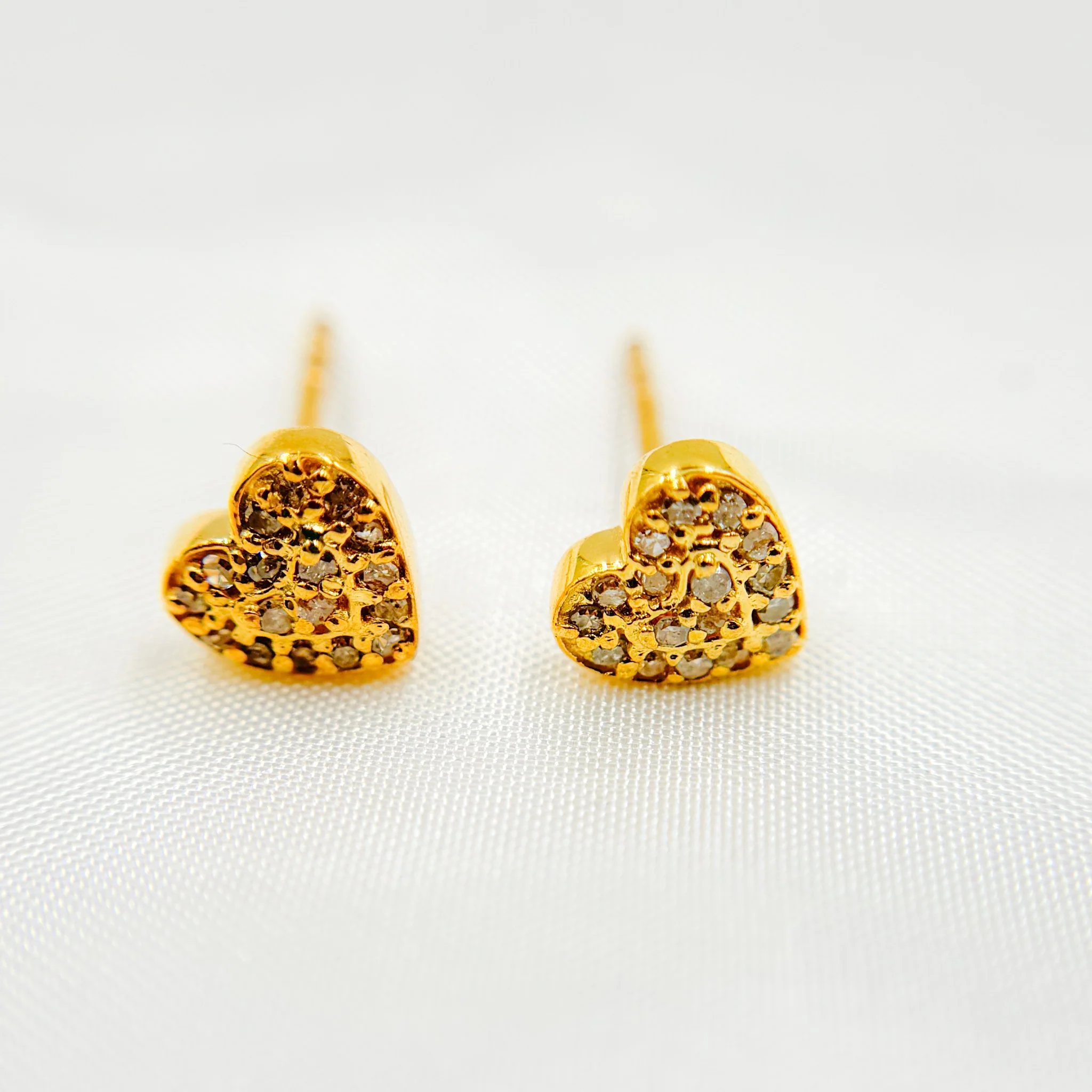 DE053. Pave Diamond Sterling Silver Heart Studs - Image 5
