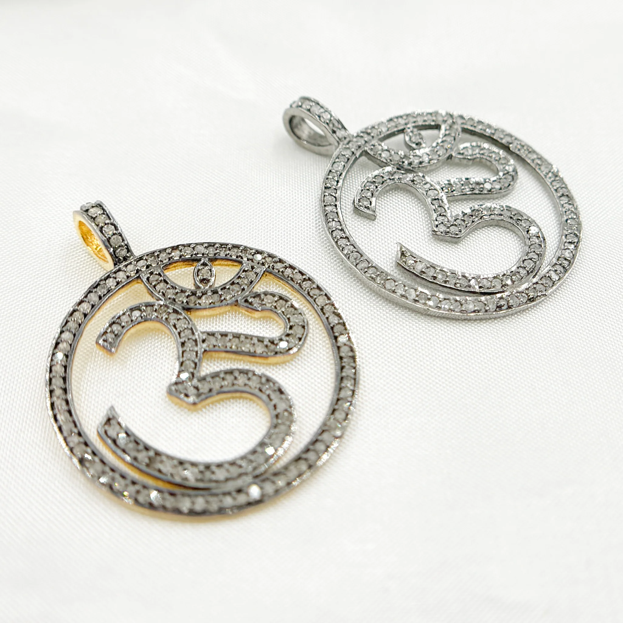 DP031. Diamond Sterling Silver OM Symbol Round Pendant
