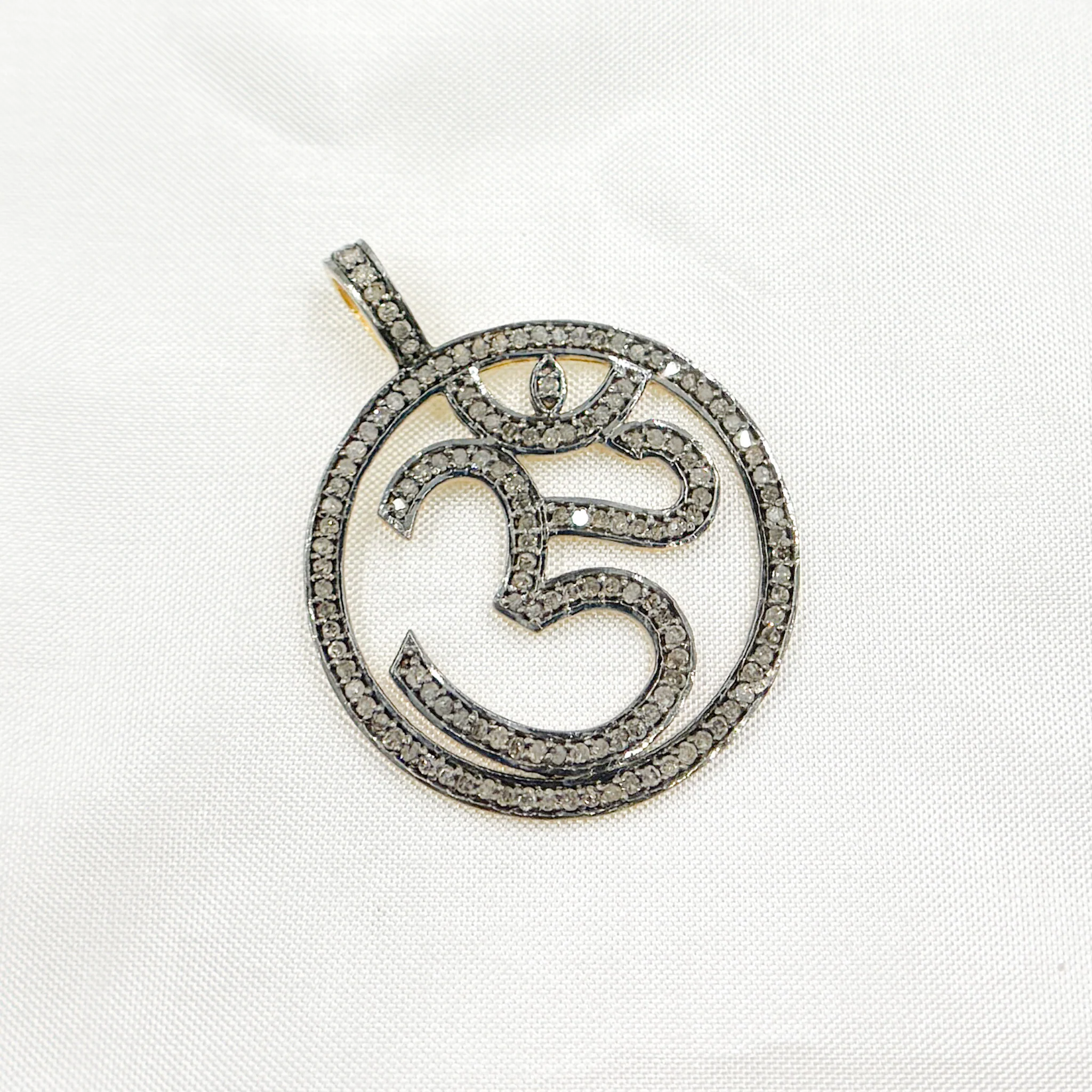 DP031. Diamond Sterling Silver OM Symbol Round Pendant - Image 5