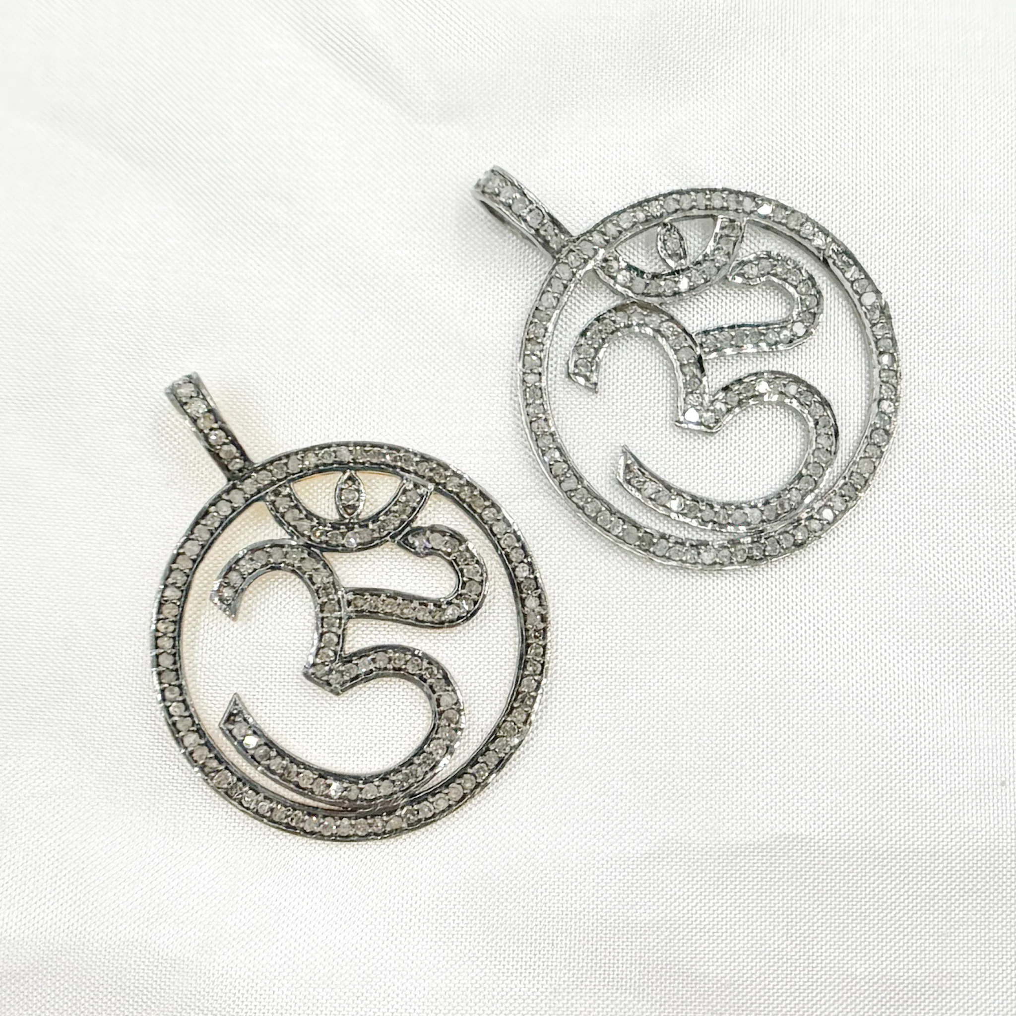 DP031. Diamond Sterling Silver OM Symbol Round Pendant - Image 6