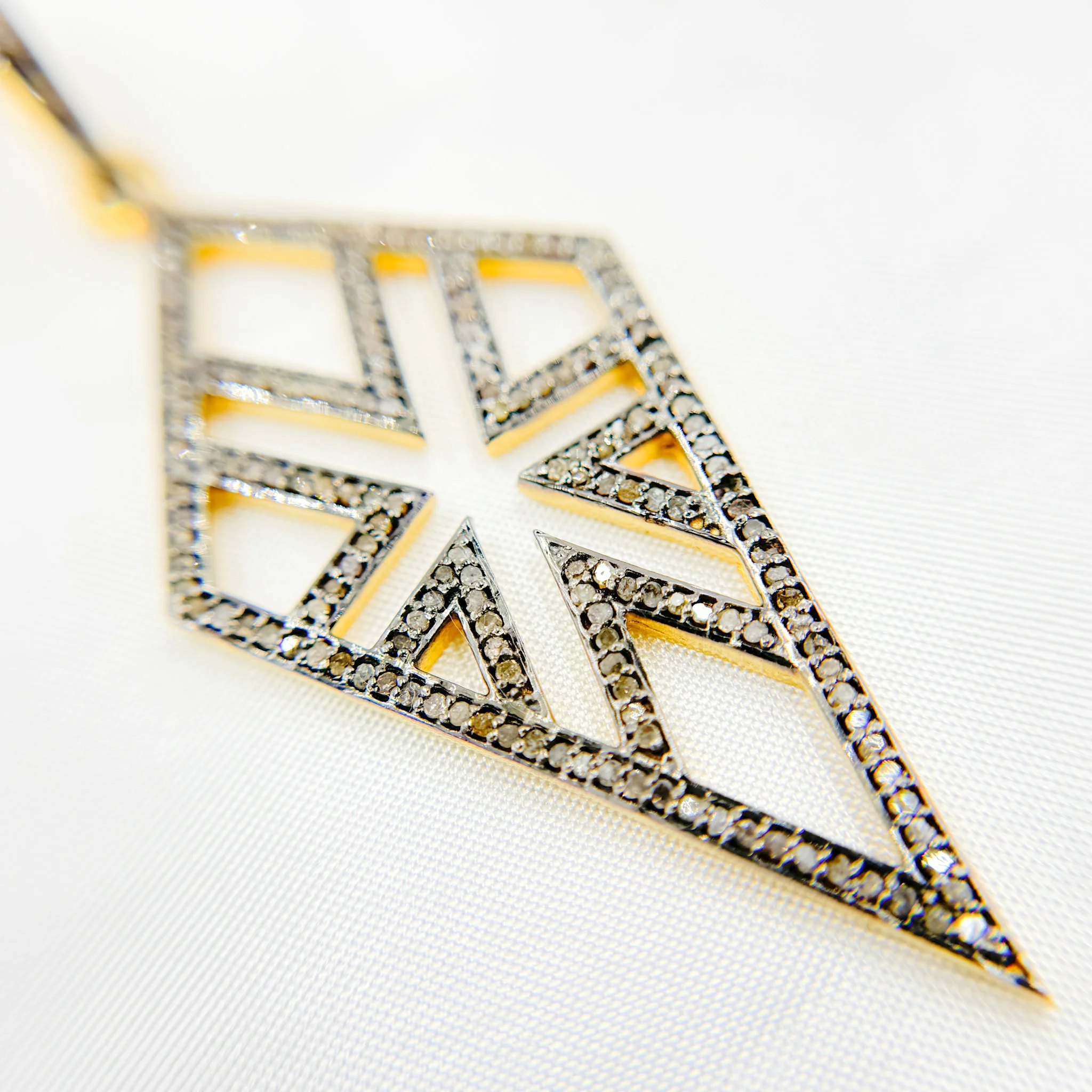 DP124. Diamond Sterling Silver Arrowhead Shape Pendant - Image 4