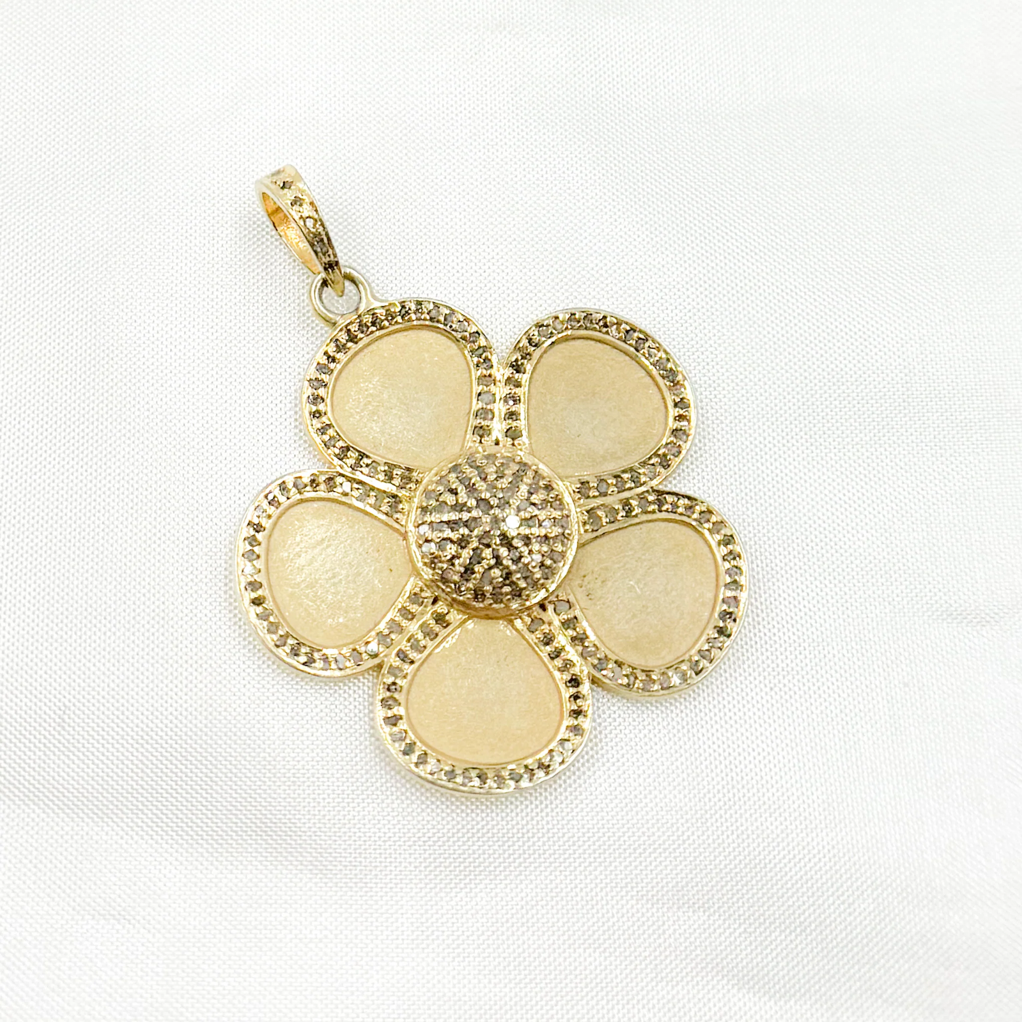 DP173. Diamond Sterling Silver Flower Pendant - Image 3
