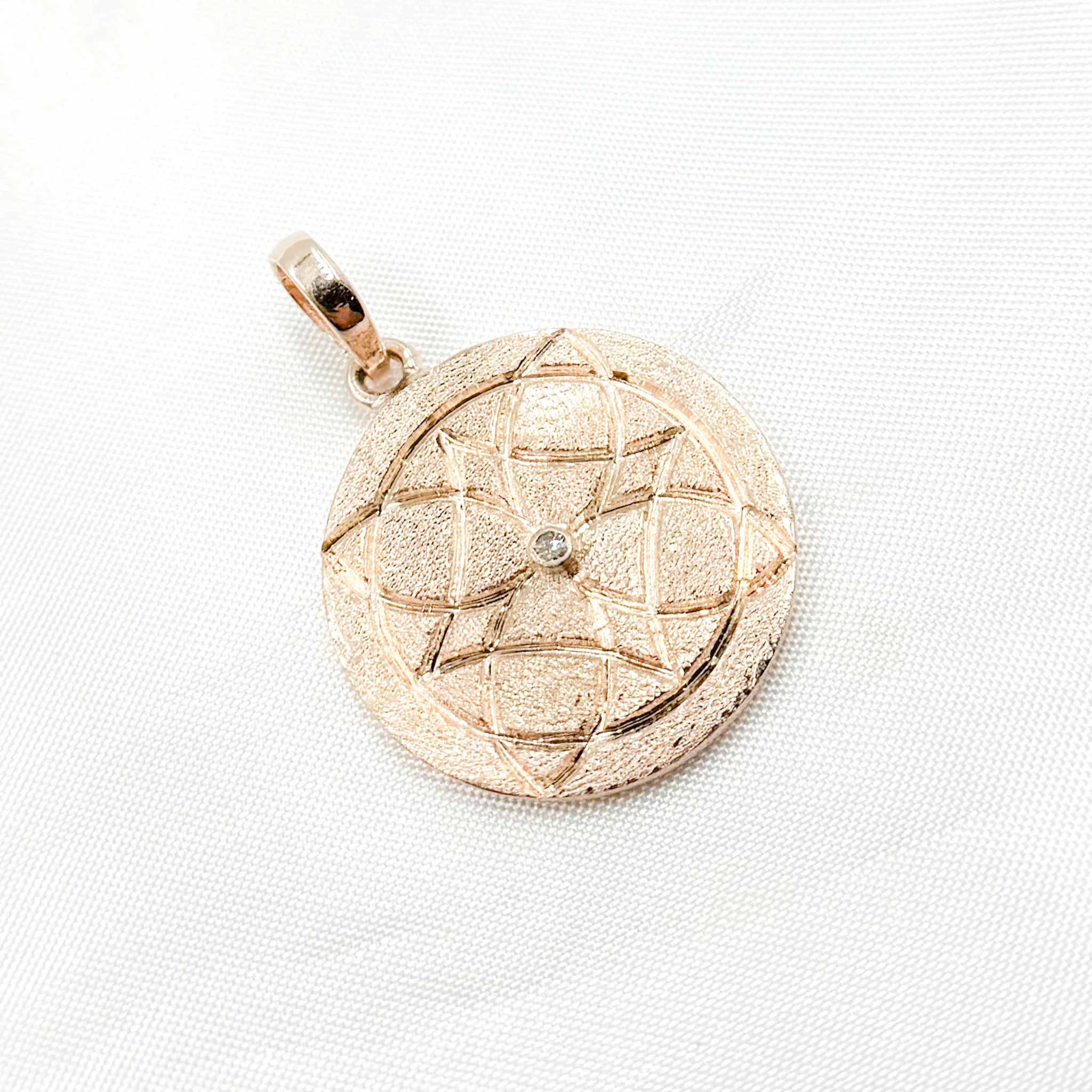 DP315. Diamond Sterling Silver Round Engraved Pendant - Image 5