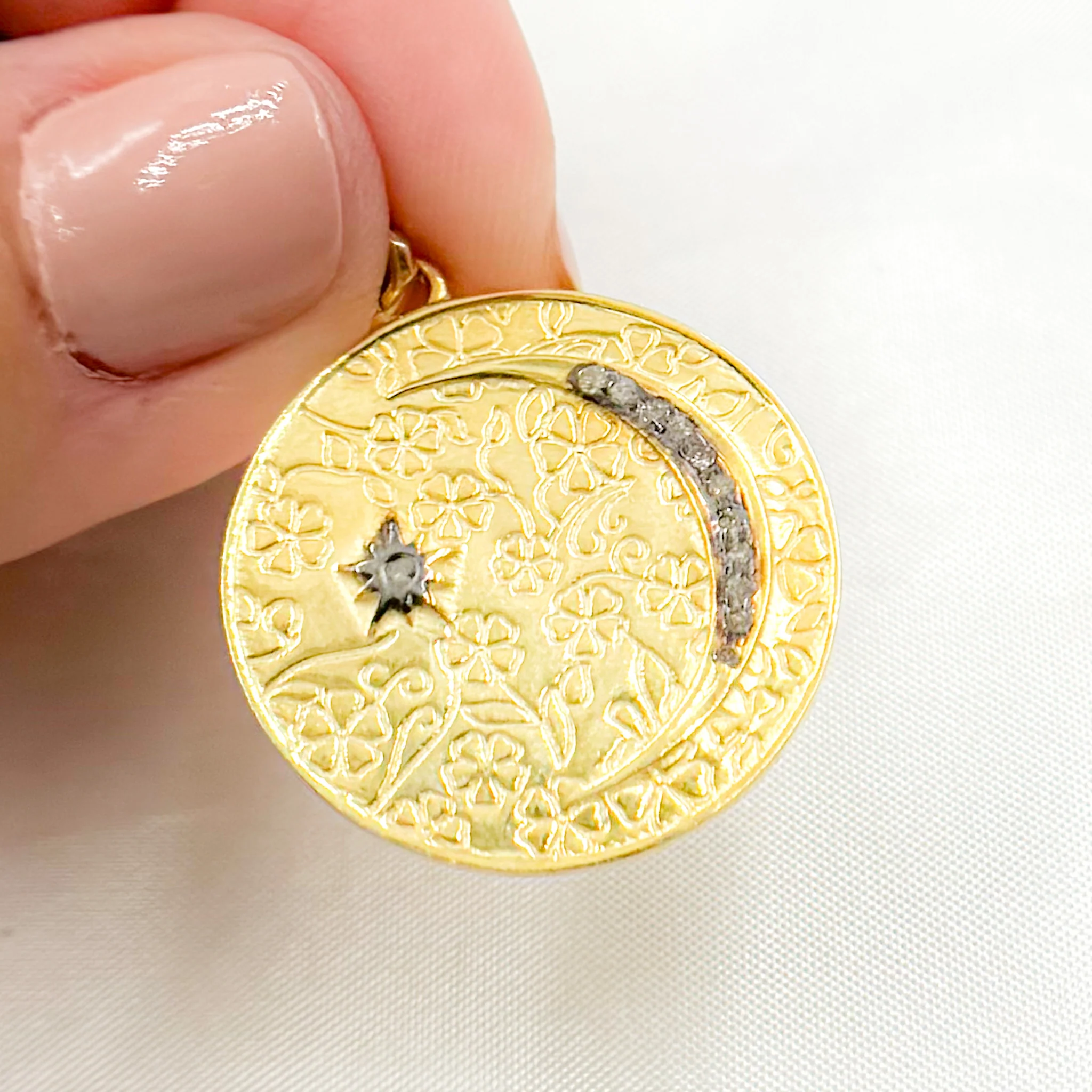 DP678. Diamond & Sterling Silver Round Pendant - Image 4