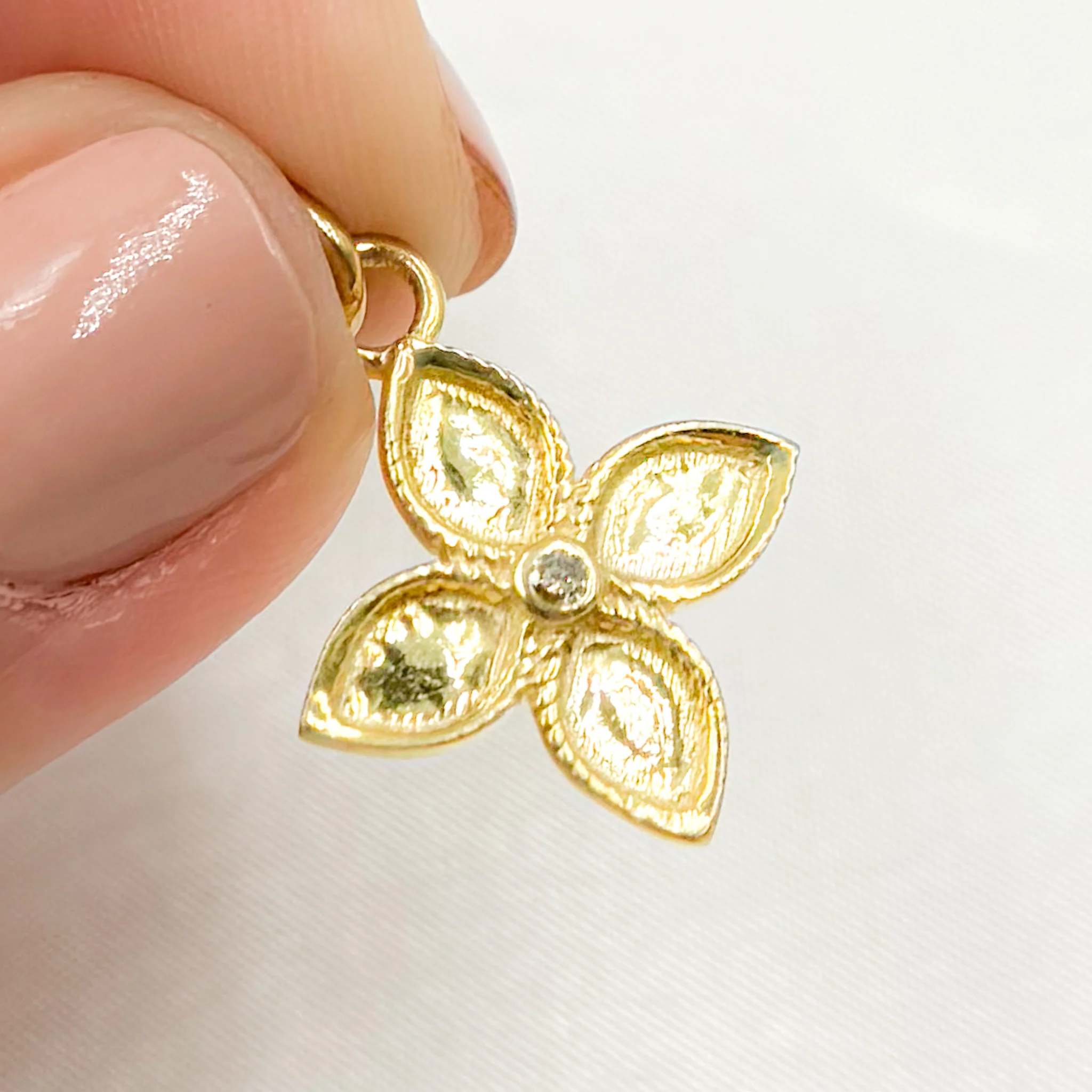 DP717. Diamond Sterling Silver Flower Pendant - Image 3