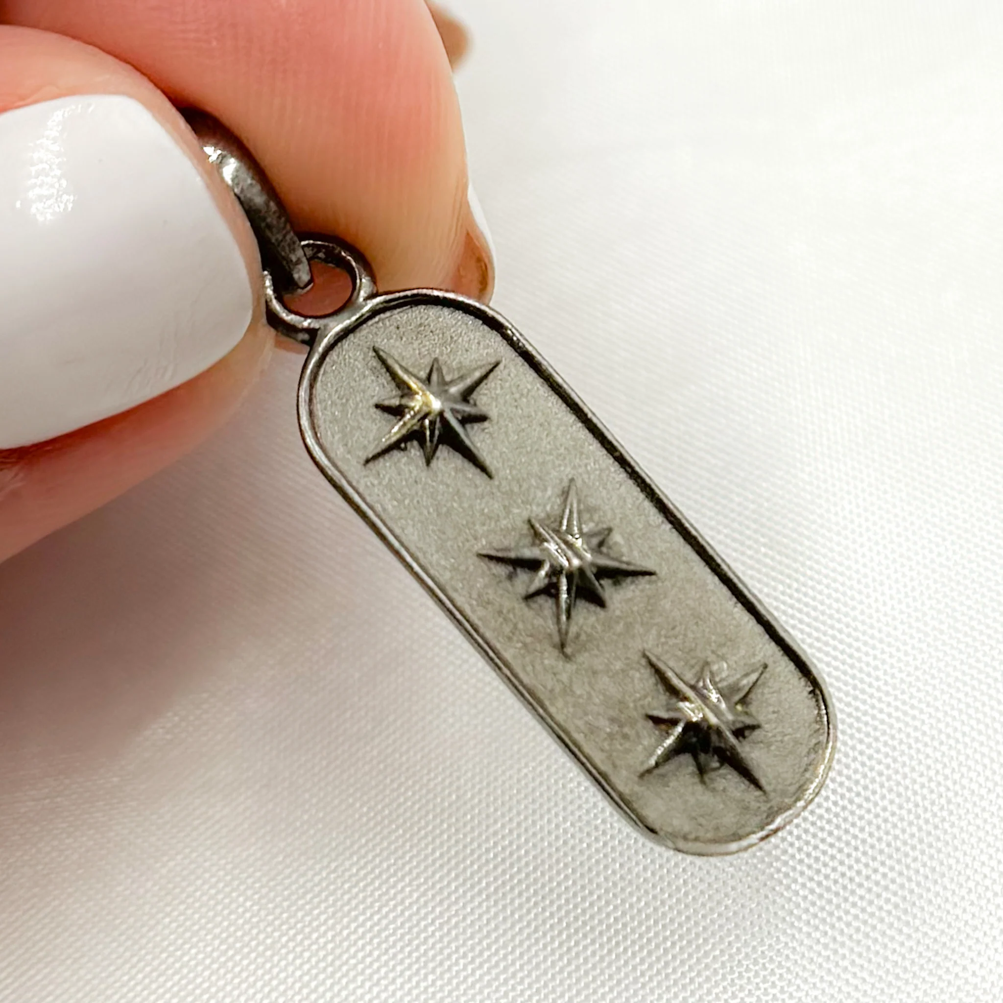 DP867. Sterling Silver Oval Star Pendant - Image 3