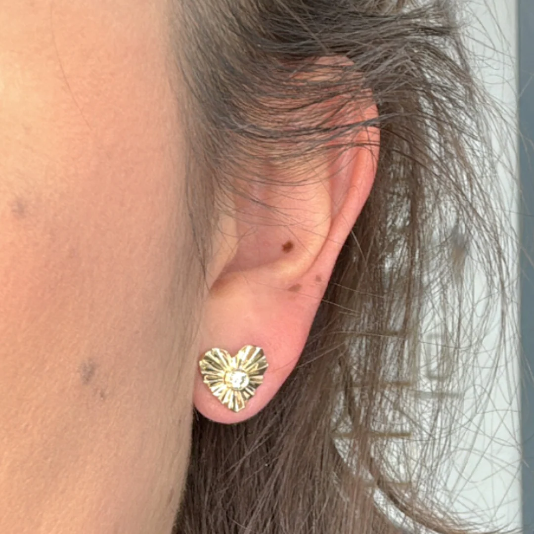 EFD52829. 14k Solid Gold Diamond Heart Studs - Image 2