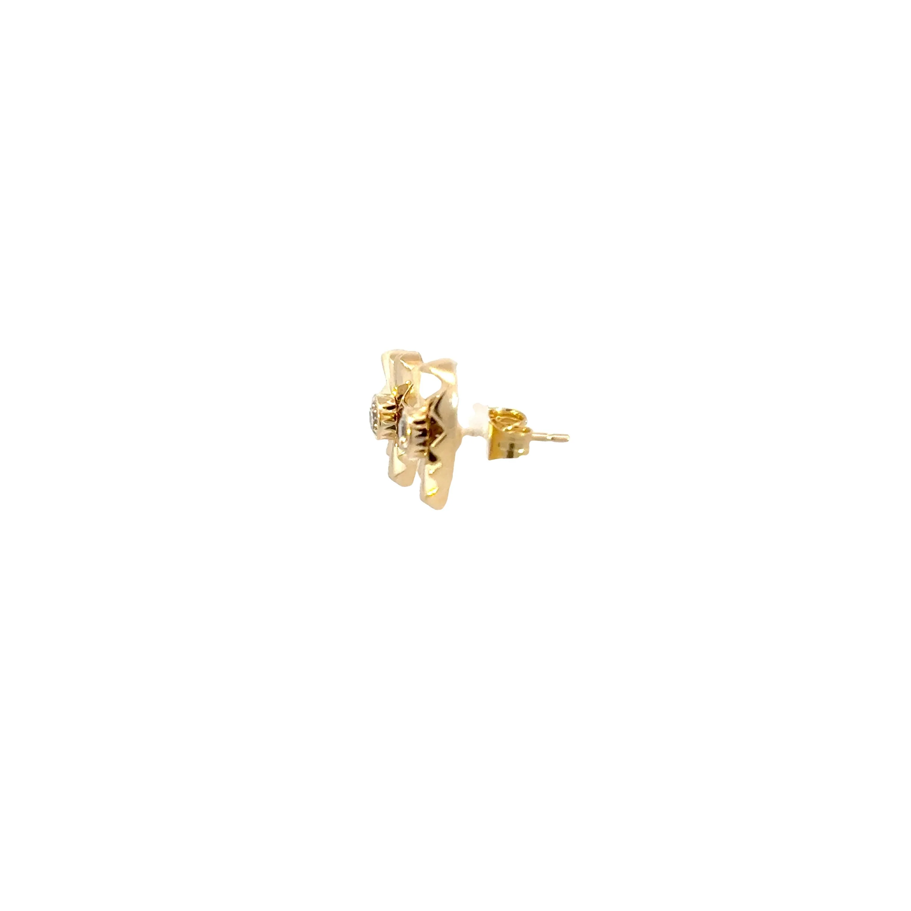 EFD52829. 14k Solid Gold Diamond Heart Studs - Image 5