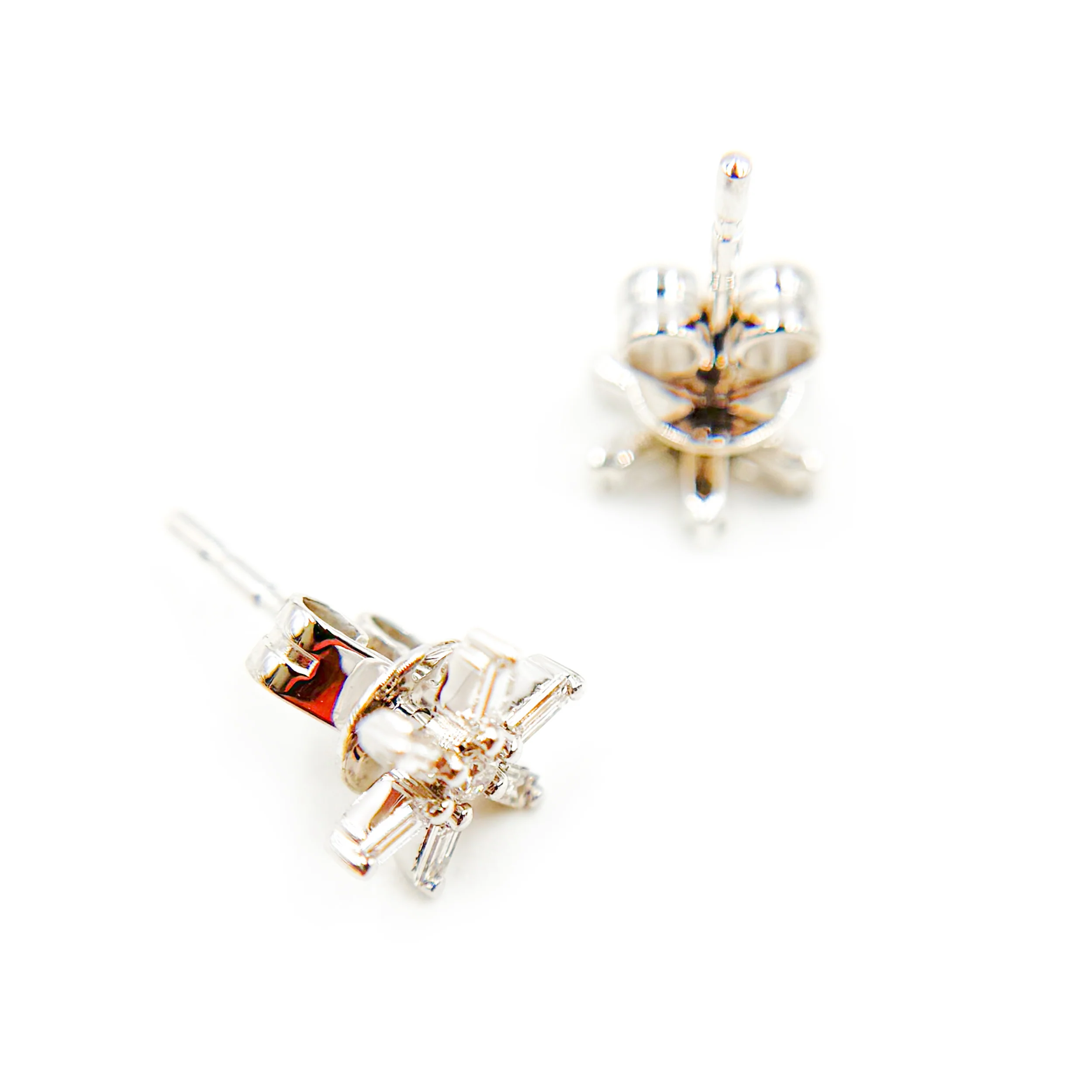 EFD53686. 14K Solid Gold Flower Diamond Studs - Image 4