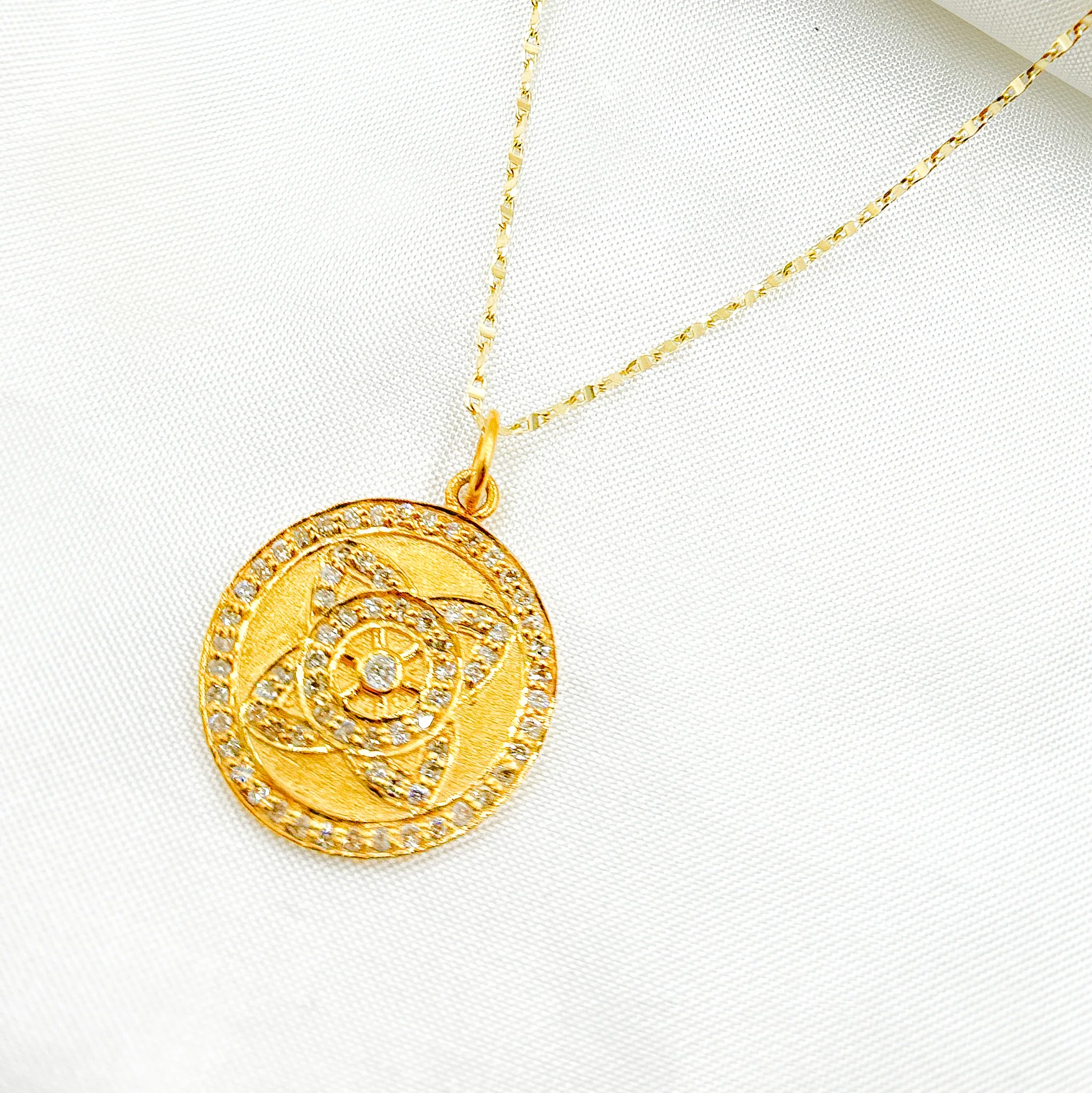 14K Solid Gold Diamonds Circle Flower Charm. GDP97 - Image 3