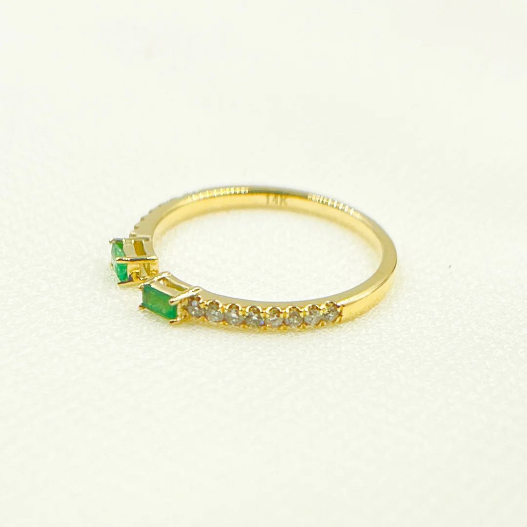 RFC17394EM. 14K Solid Gold Diamond & Emerald Ring - Image 5
