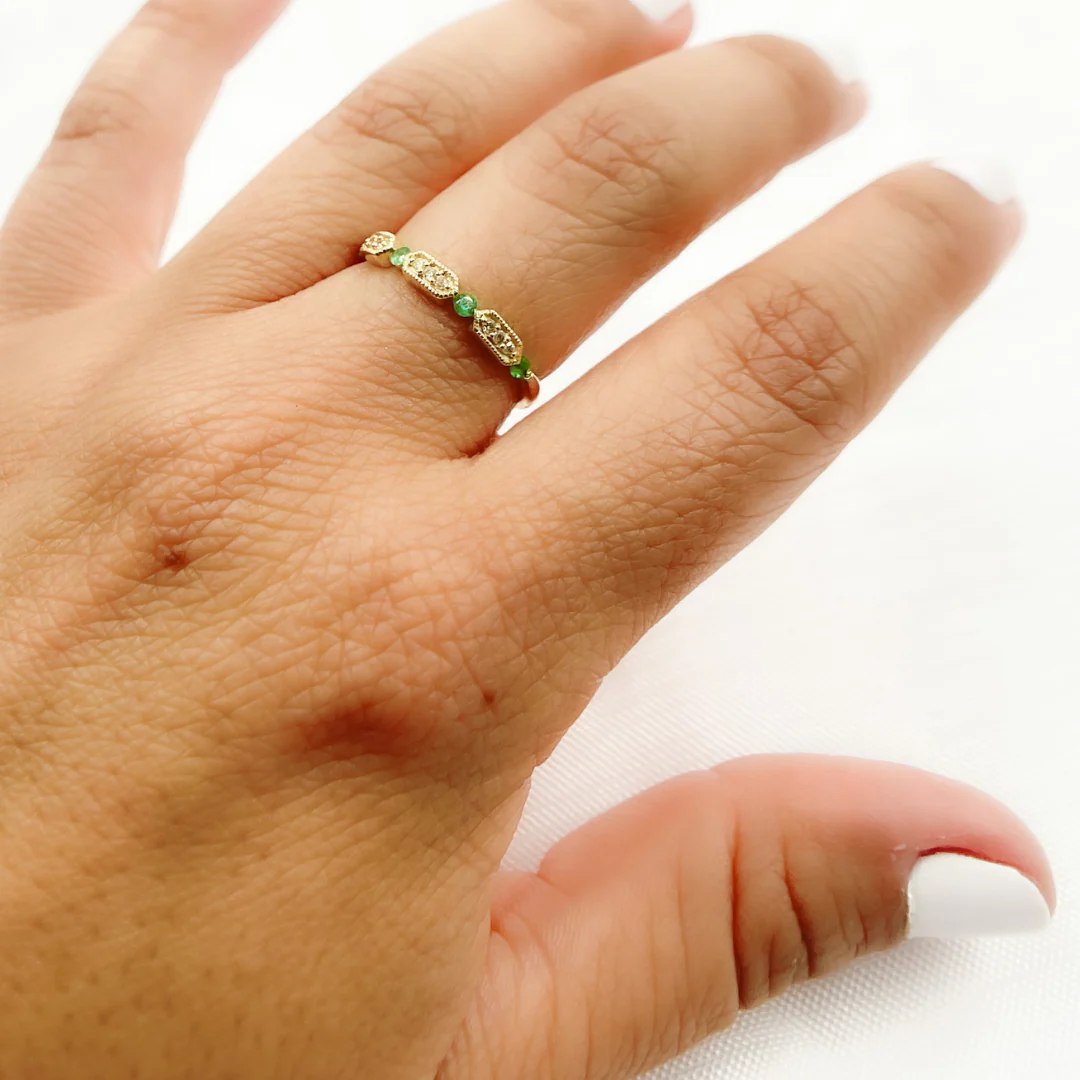 RAD00539EM. 14K Solid Gold Diamond & Emerald Ring - Image 3