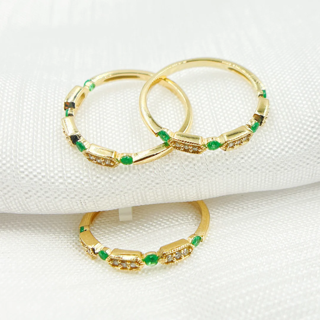 RAD00539EM. 14K Solid Gold Diamond & Emerald Ring - Image 4