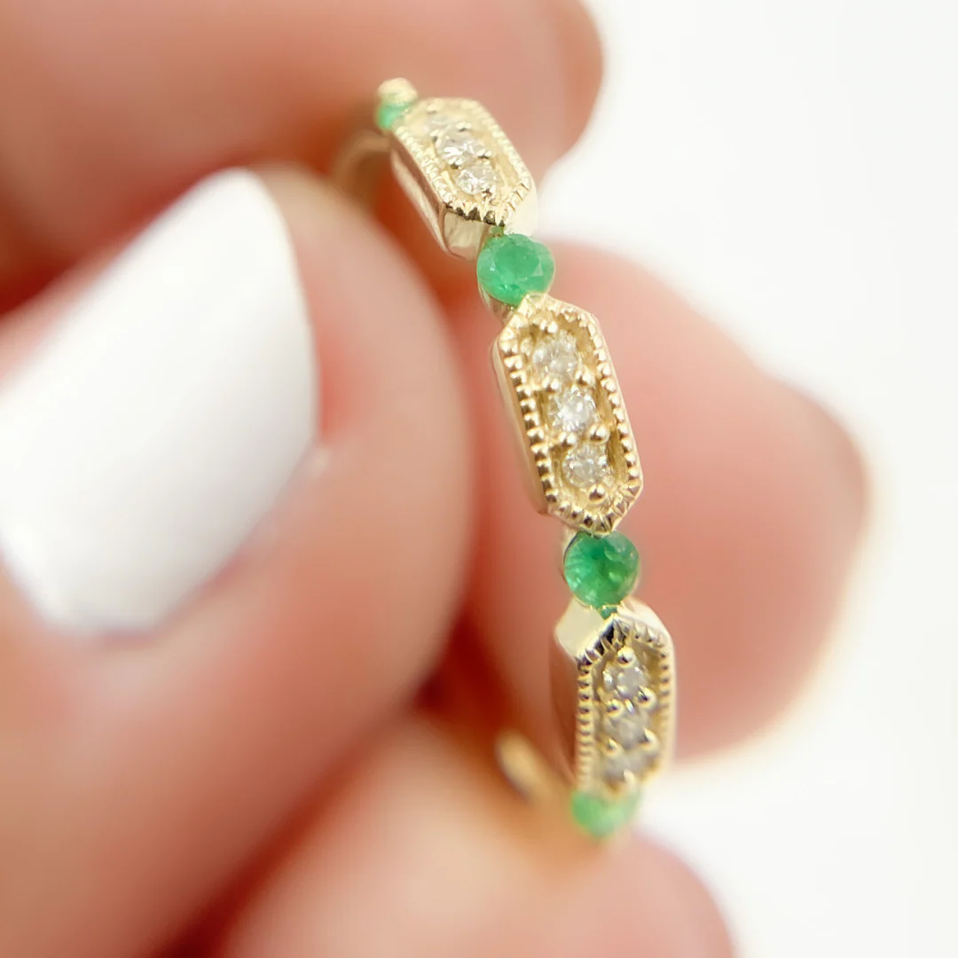 RAD00539EM. 14K Solid Gold Diamond & Emerald Ring - Image 5