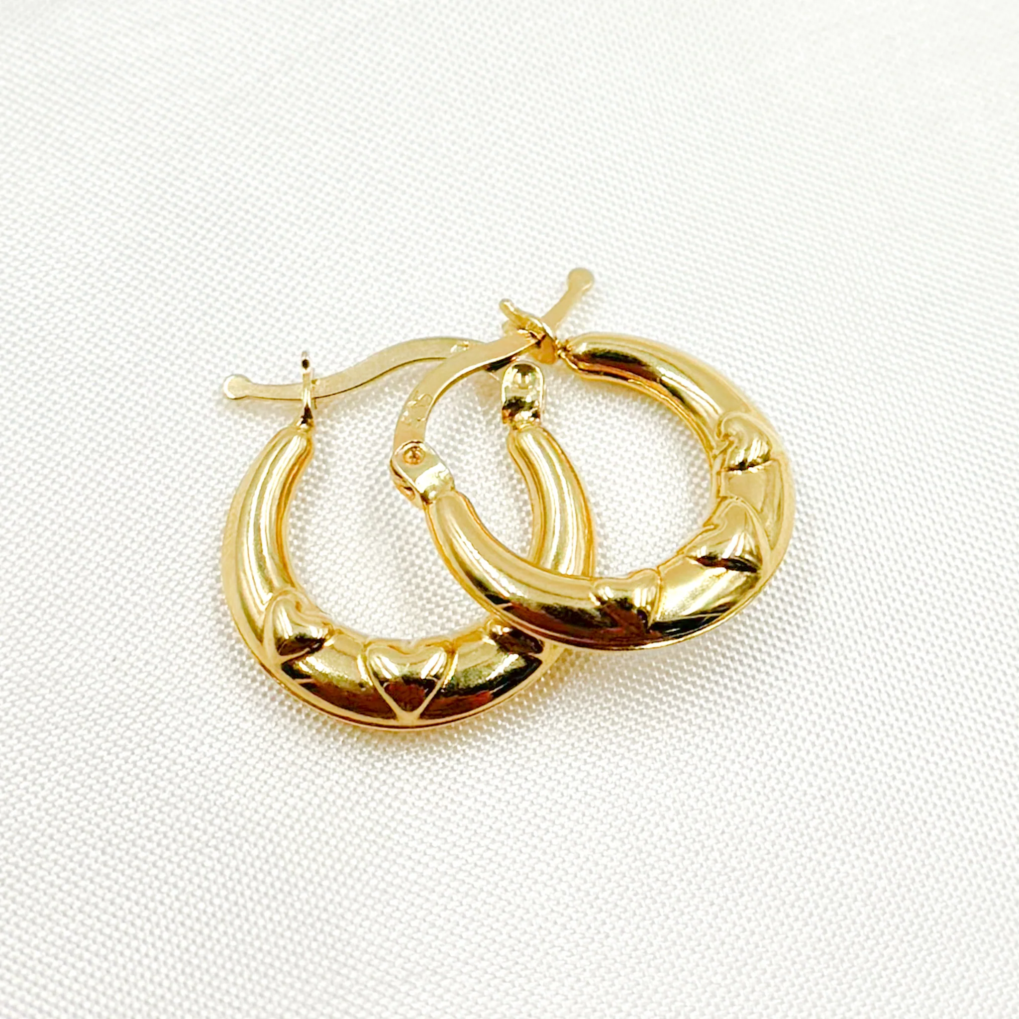 GER175. 14K Solid Gold Heart Hollow Hoops - Image 3