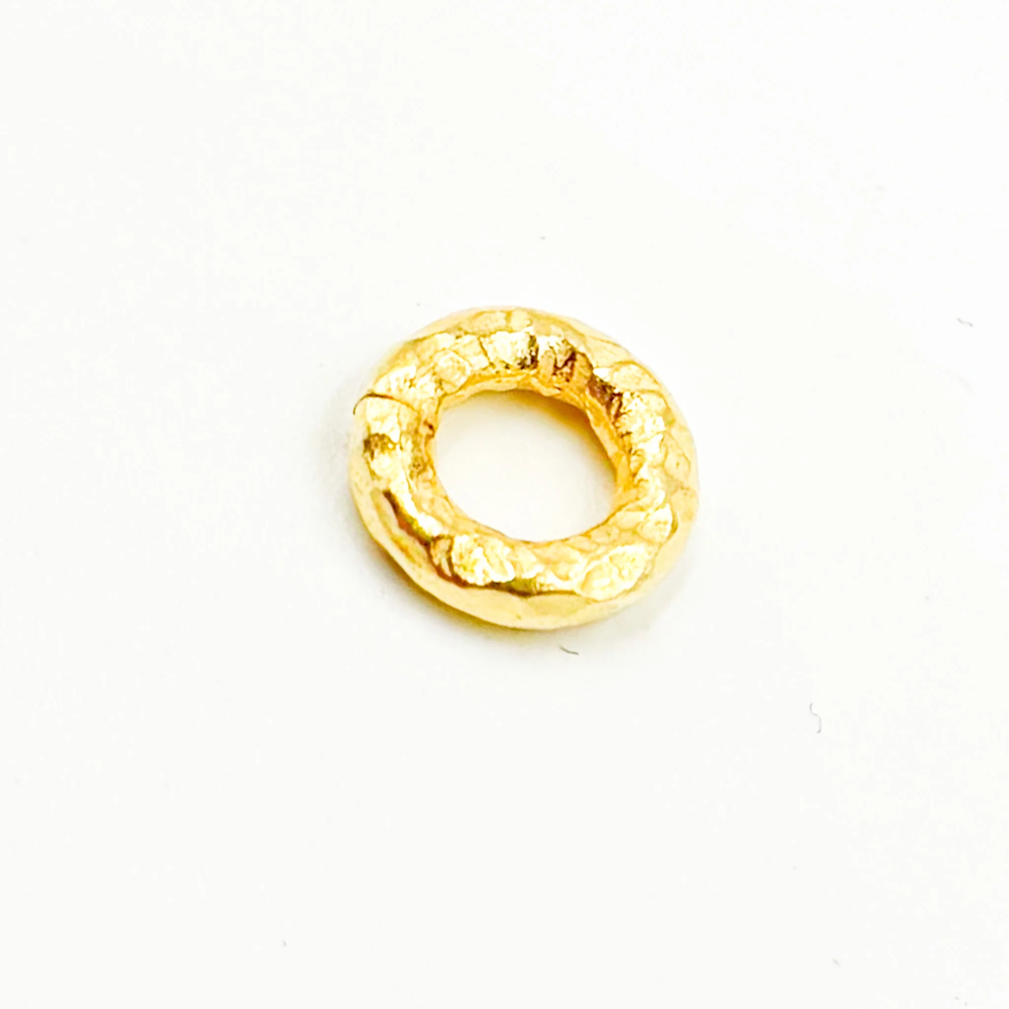 HJR8GP. 8MM 14 Gauge Gold Plated Sterling Silver Hammered Open Jump Ring - Image 4