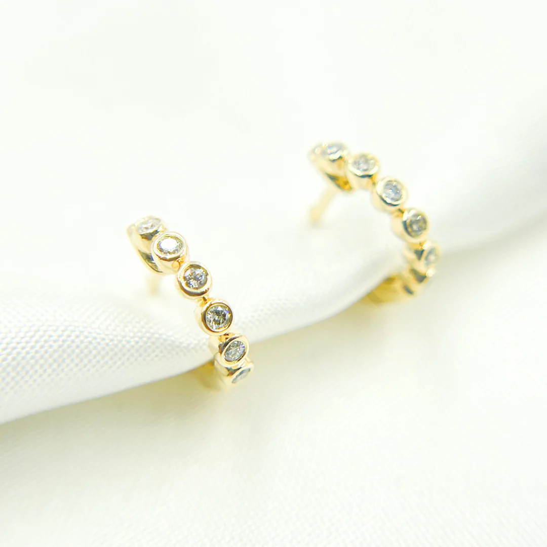 HP115435. 14k Solid Gold Diamond Hoop Earrings - Image 3