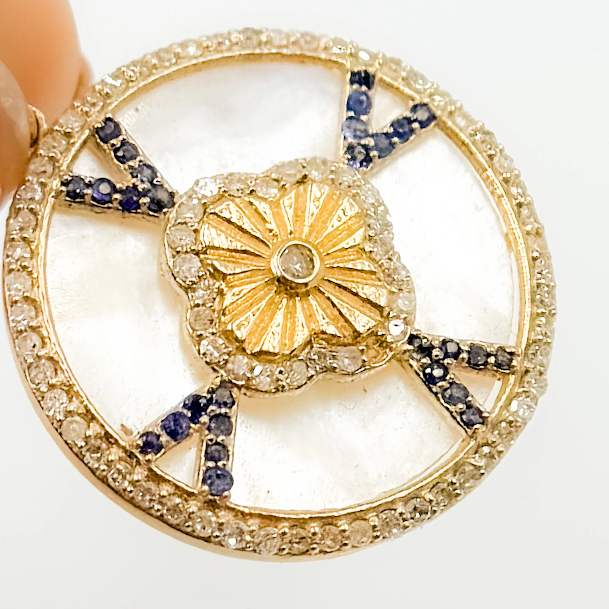 KG128. 14K Gold Flower Pendant