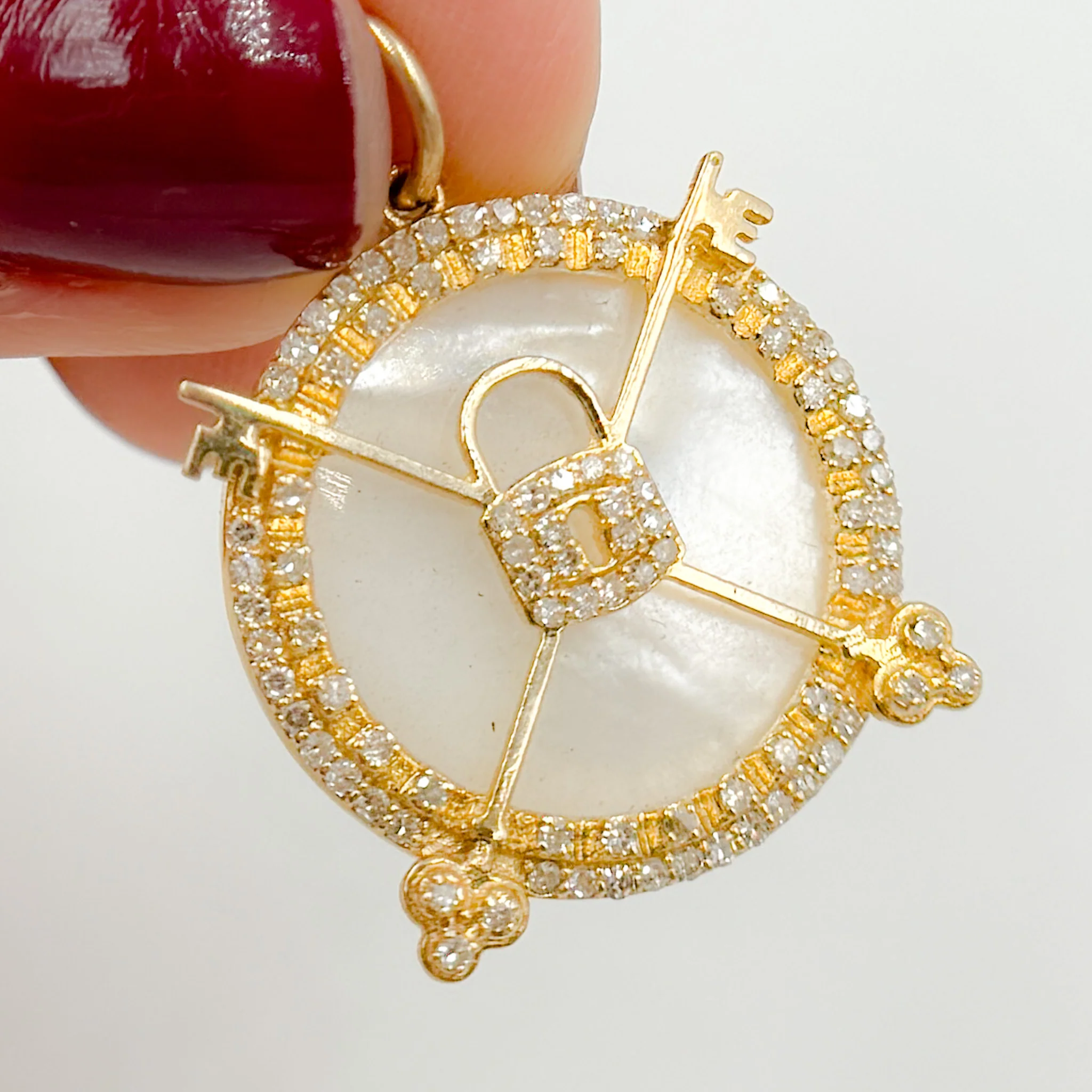 KG131. 14K Solid Gold Round Lock Pendant - Image 3