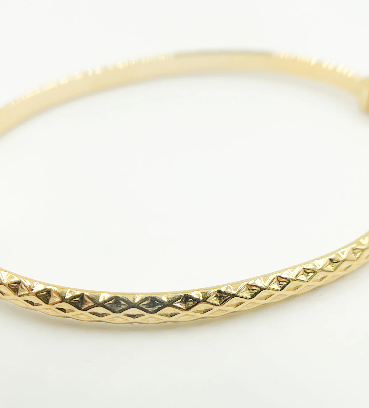 KG144. 14K Solid Gold Bangle Bracelet - Image 4