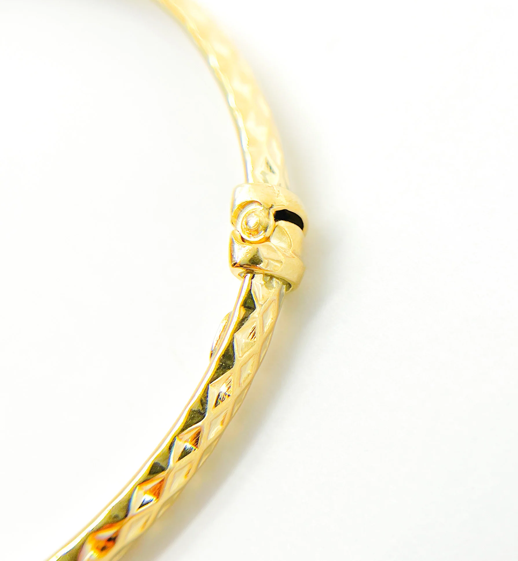 KG144. 14K Solid Gold Bangle Bracelet - Image 6