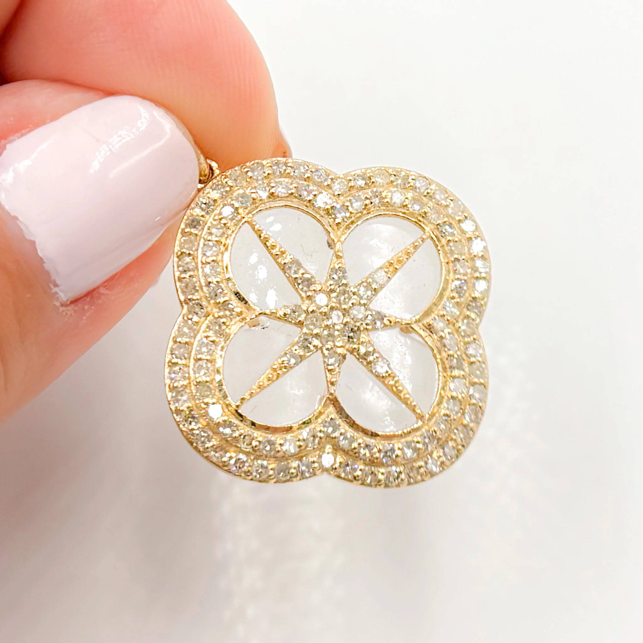 KG200. 14K Gold Clover Pendant - Image 3