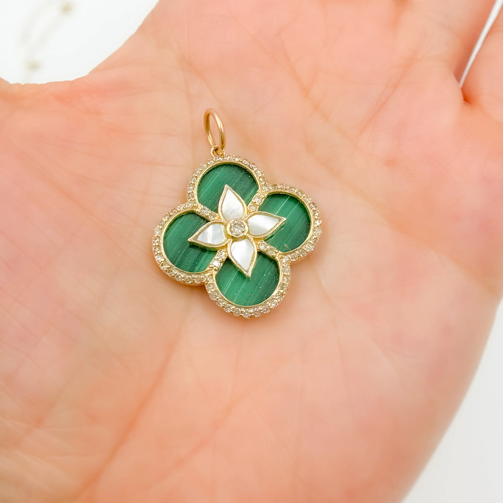 KG205. 14K Gold Flower Pendant