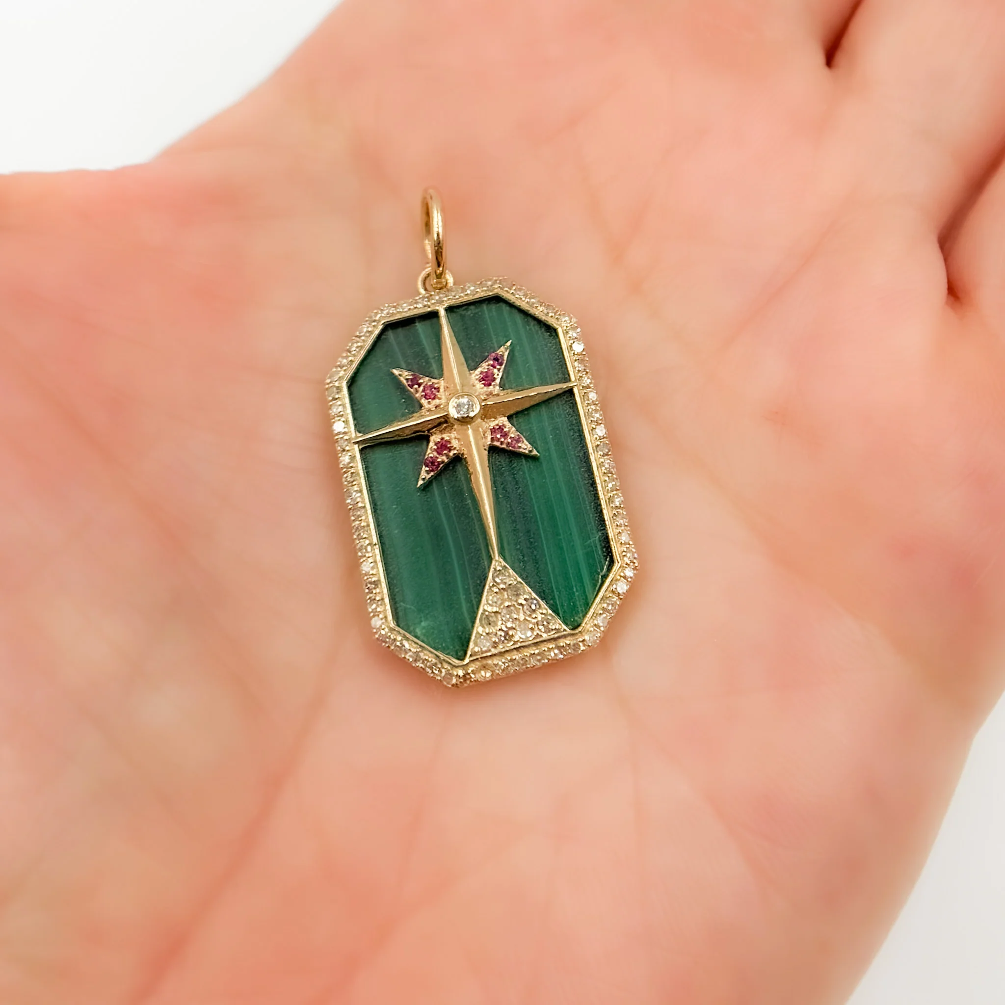 KG259. 14K Gold Star Pendant