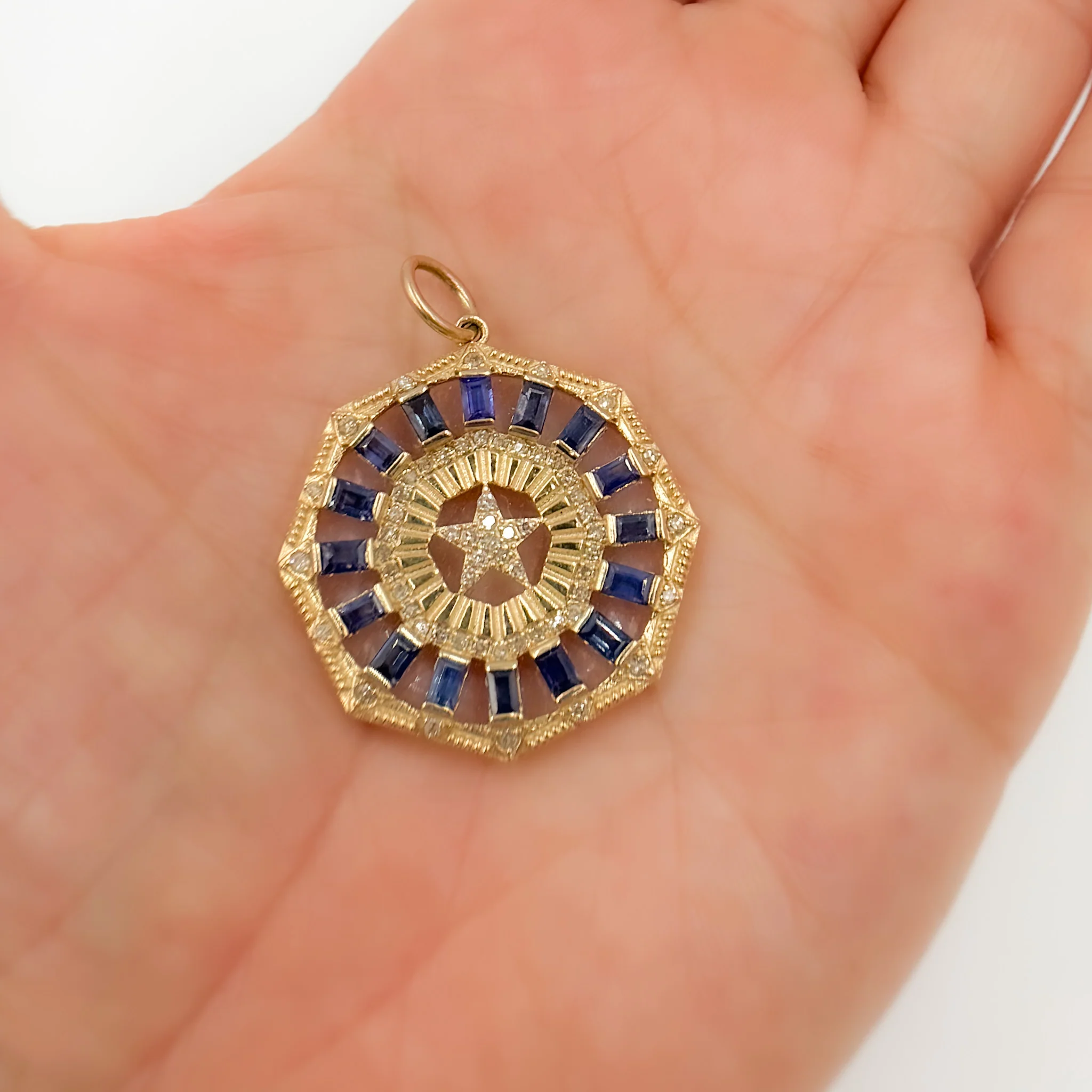 KG279. 14K Gold Star Pendant