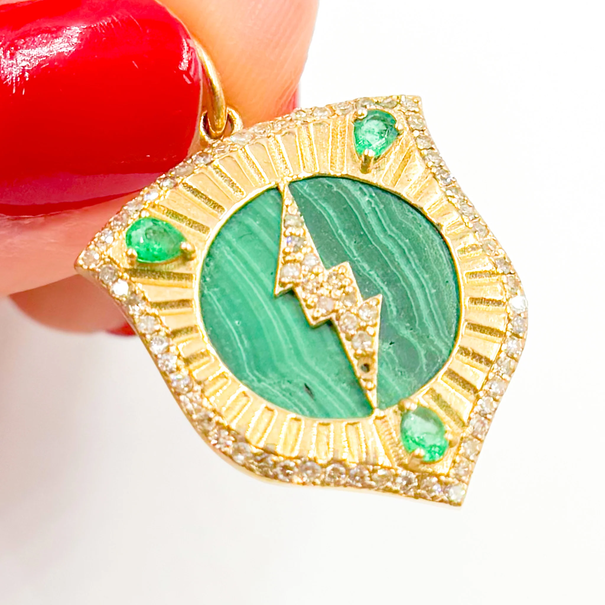 KG281. 14K Solid Gold Shield Pendant - Image 6