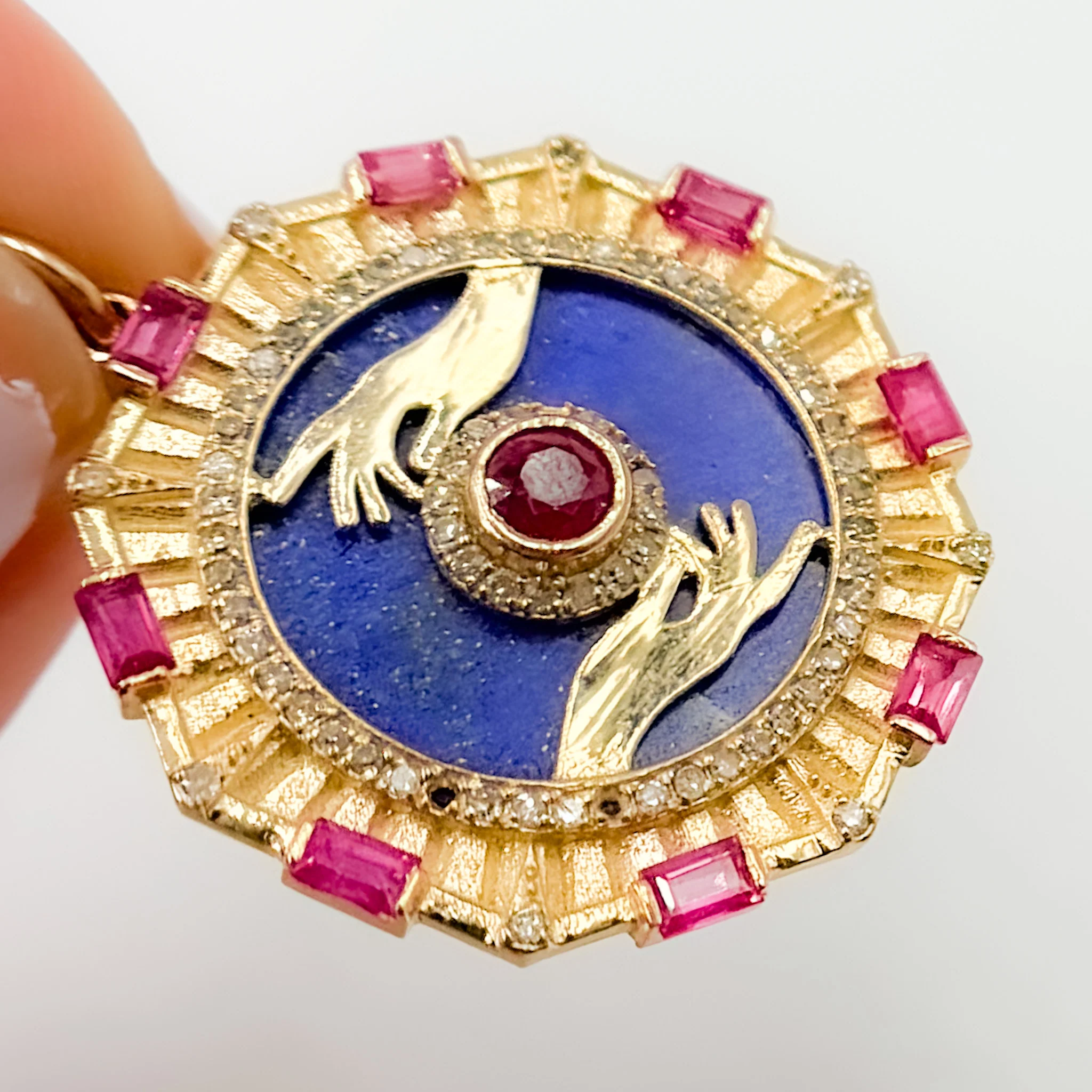 KG282. 14K Gold Hands Pendant - Image 3