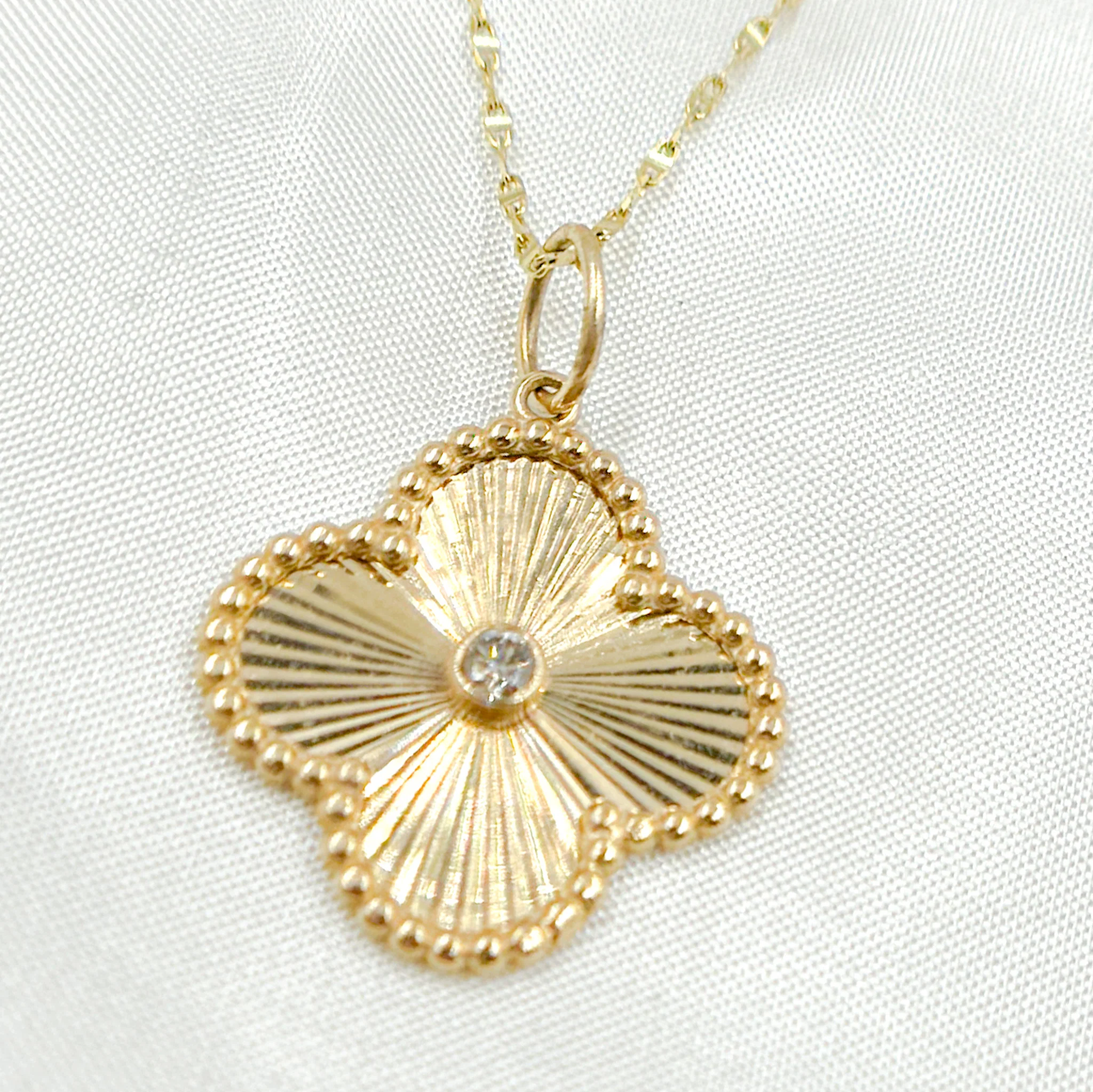 14k Solid Gold Diamond Clover Charm. KG299 - Image 5