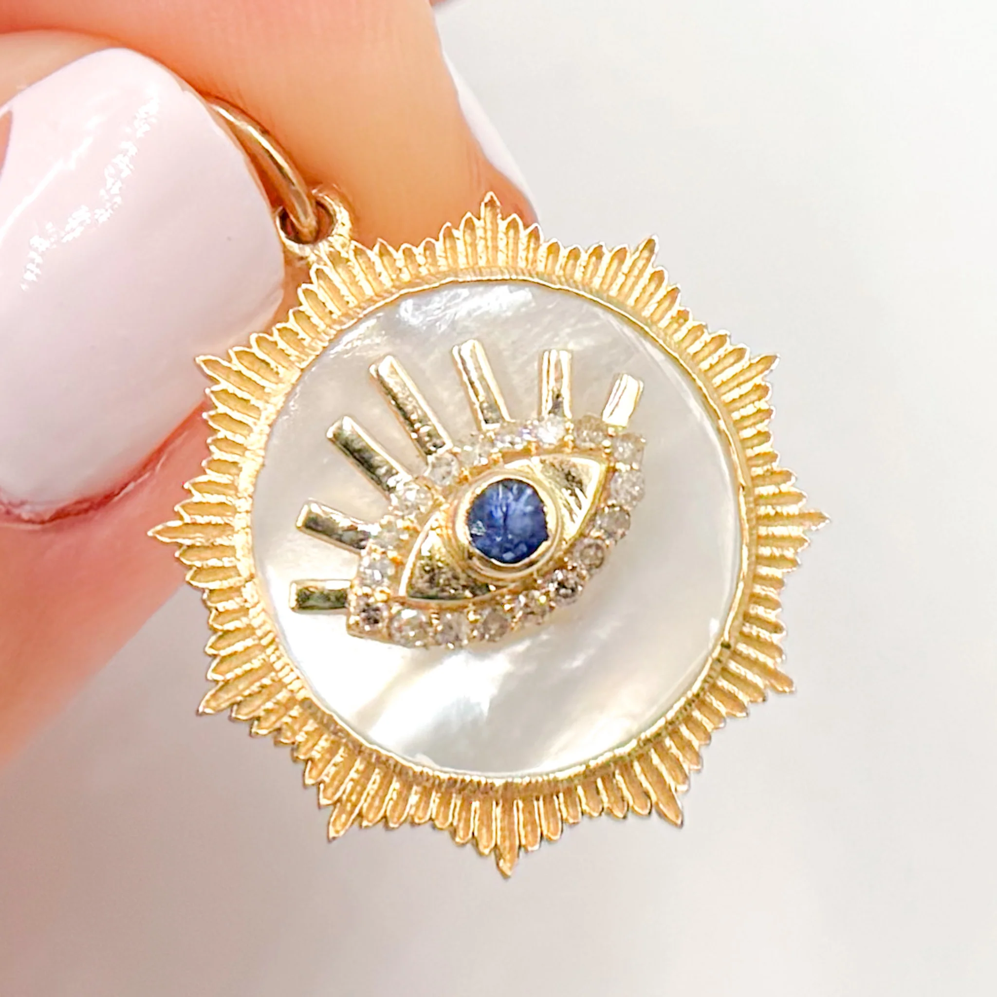 KG53. 14K Gold Evil Eye Pendant