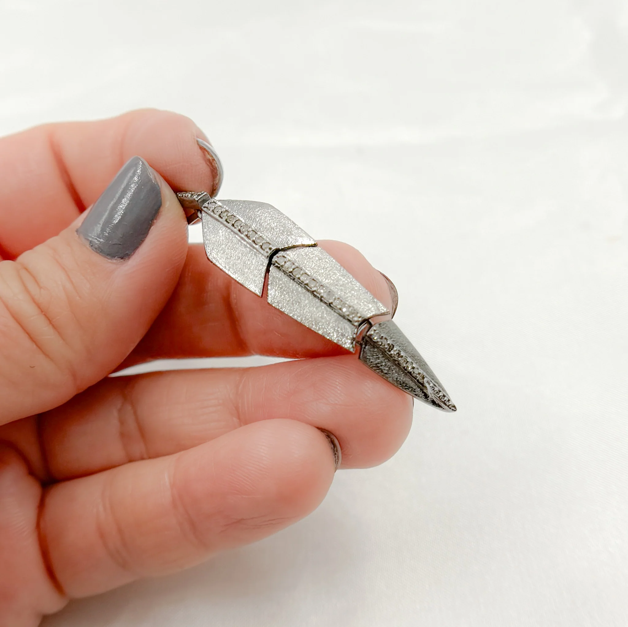 DP262. Diamond & Sterling Silver Leaf Pendant - Image 3
