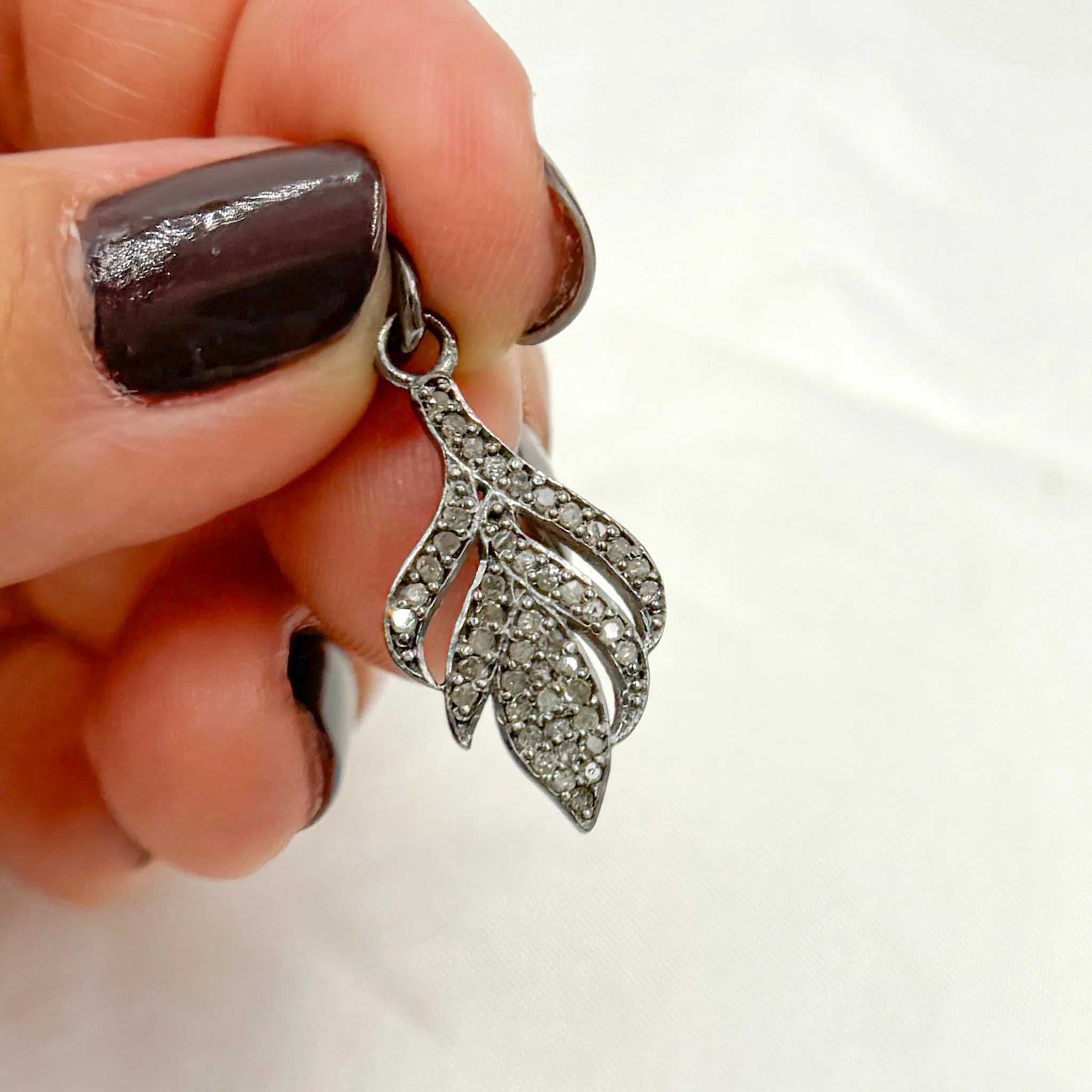 DC870. Diamond & Sterling Silver Leaf Pendant - Image 3