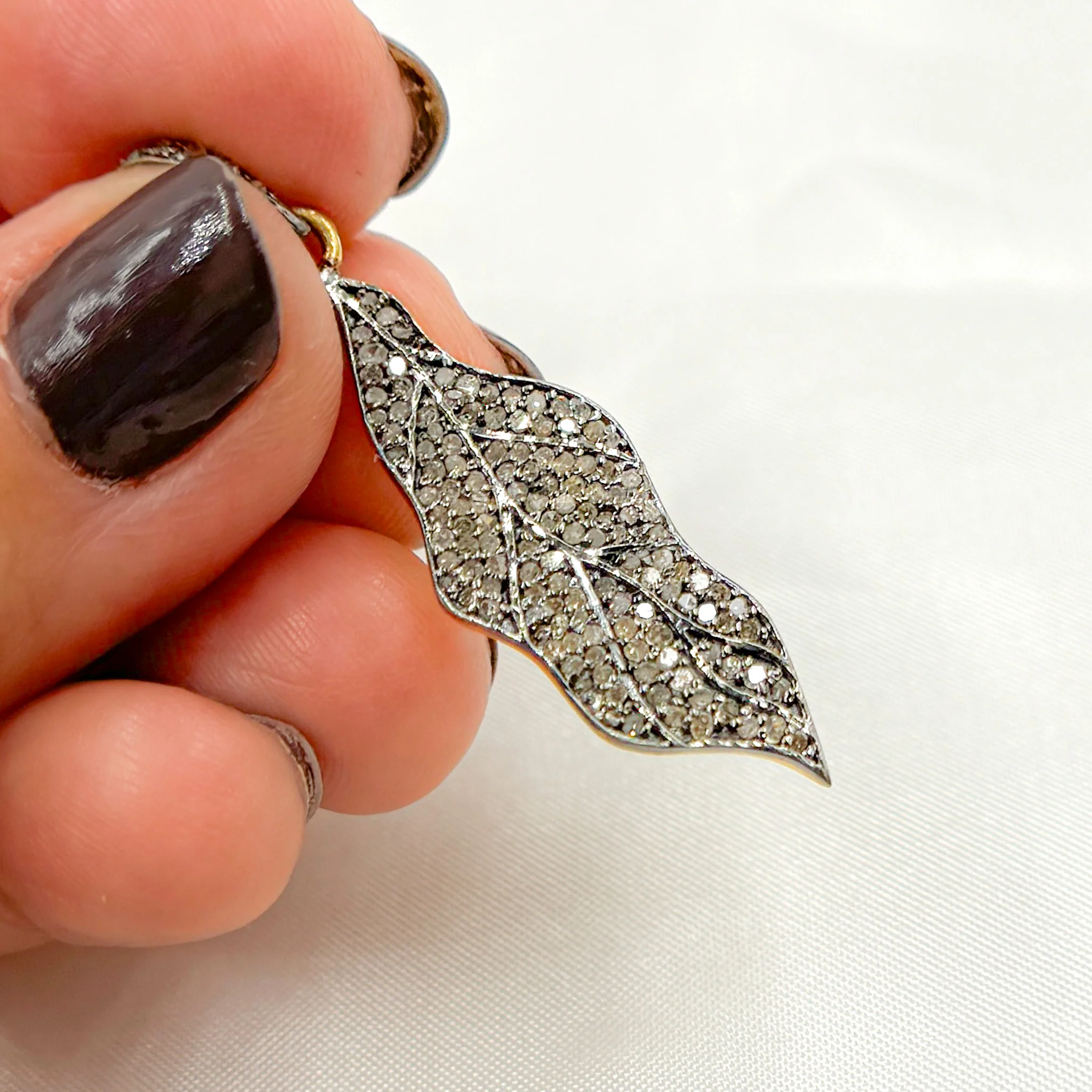 DP086. Diamond & Sterling Silver Leaf Pendant - Image 3