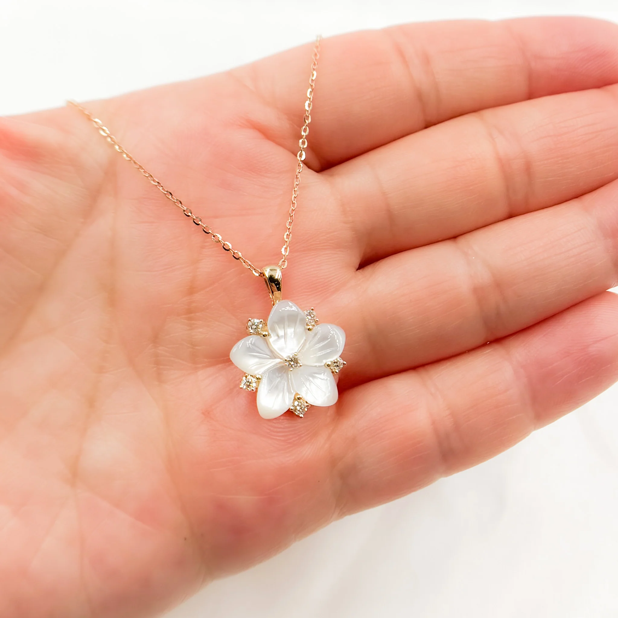 PFC32904PL. 14K Solid Gold Diamond Mother of Pearl Flower Necklace - Image 3