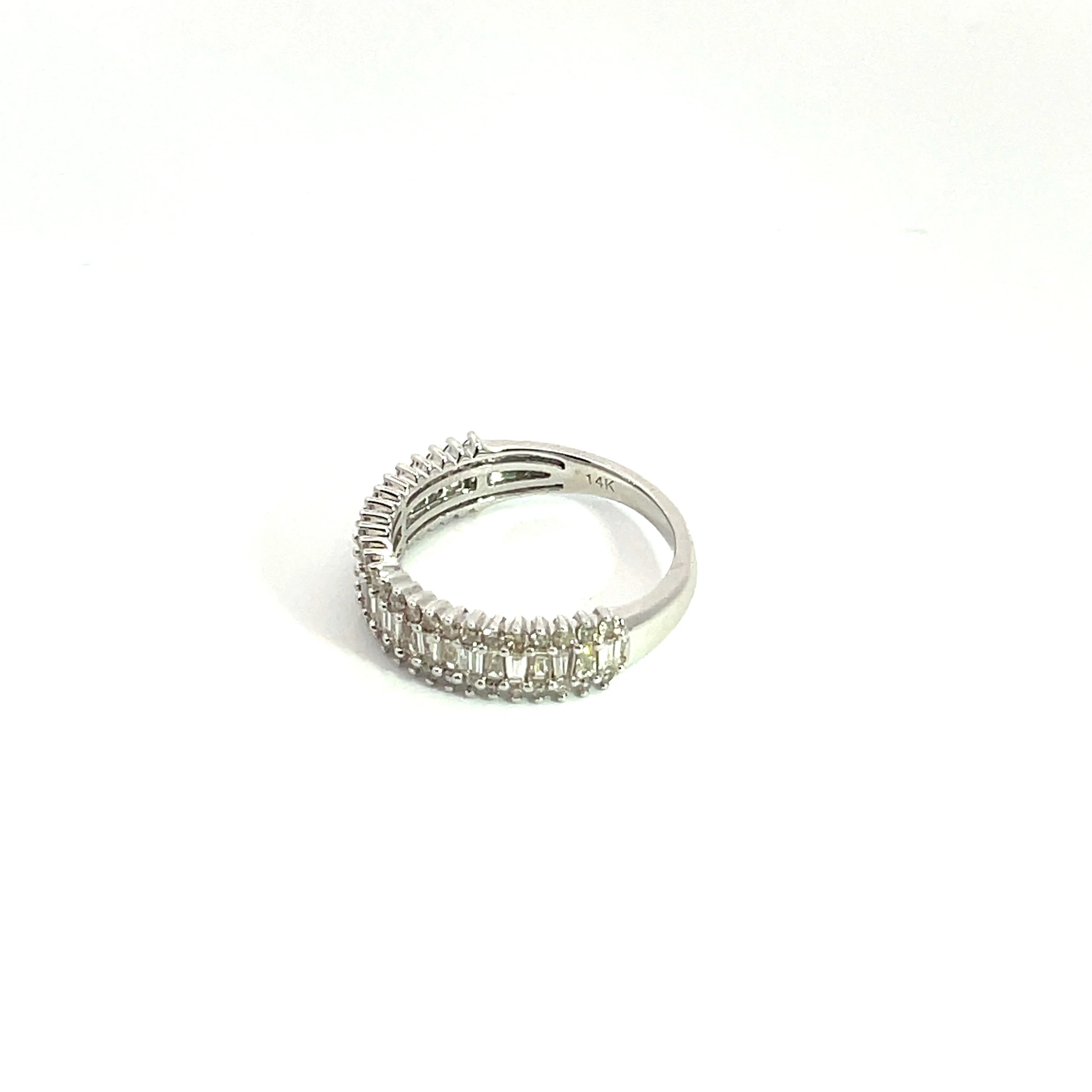 RFL17472. 14k Solid Gold Baguette Diamond Ring - Image 5