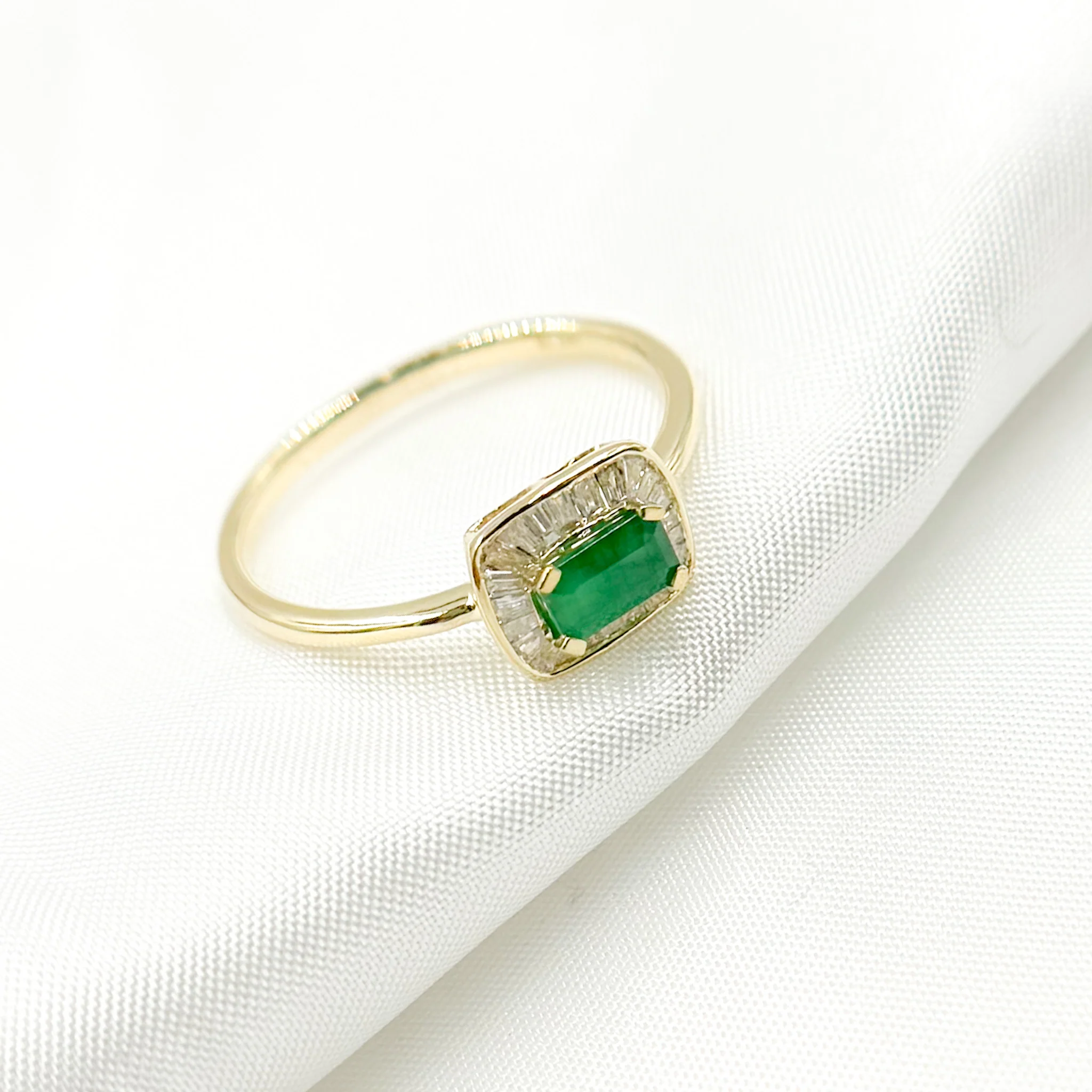 RN417572EM. 14K Solid Gold Diamond and Emerald Ring