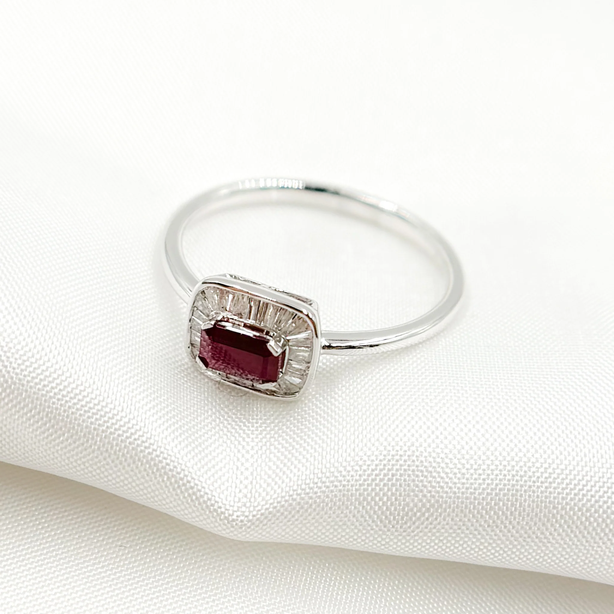 RN417572RU. 14K Solid Gold Diamond and Ruby Ring