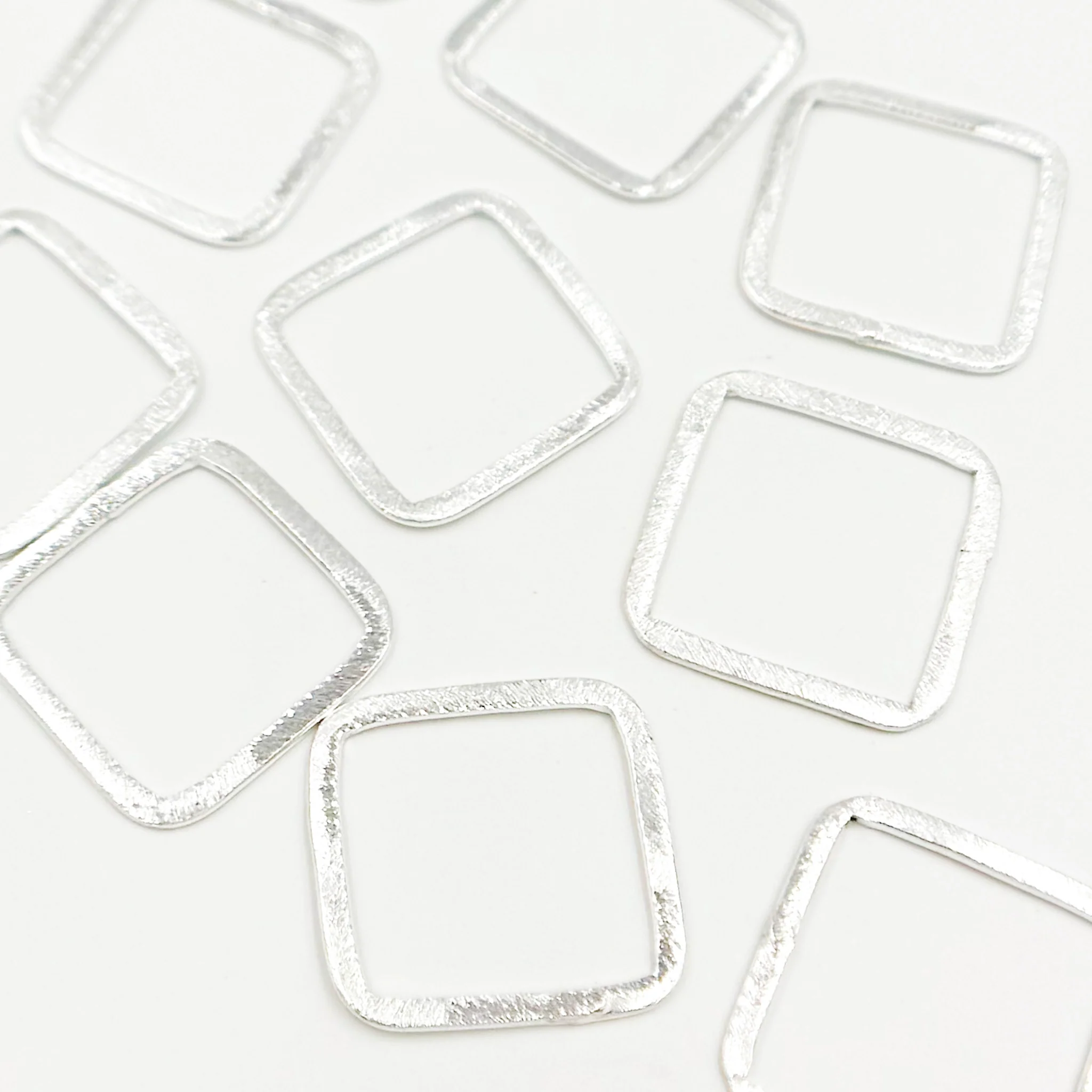 SS1SS. 20MM White Sterling Silver Brushed Square Connector - Image 4