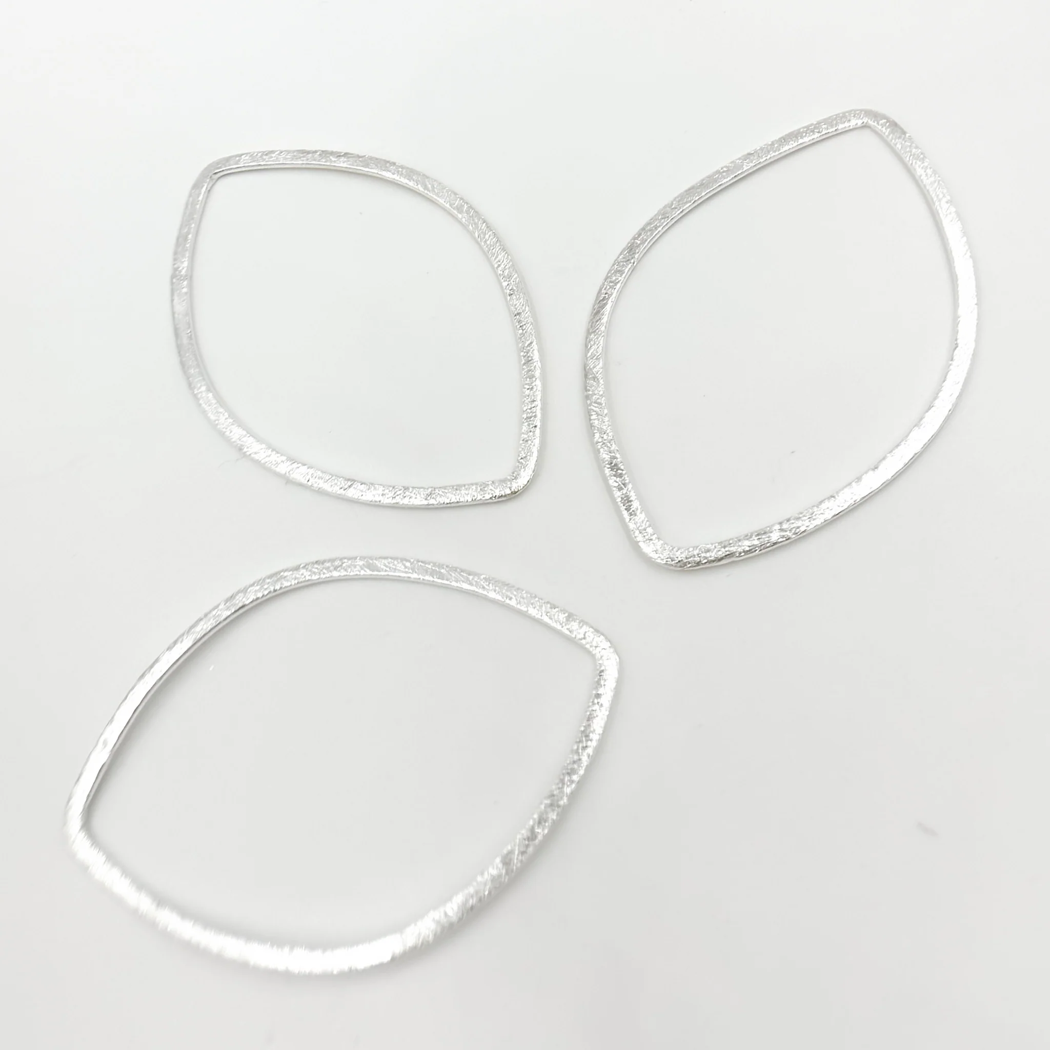 SSBS20. 45MM White Sterling Silver Brushed Marquis Connector - Image 2