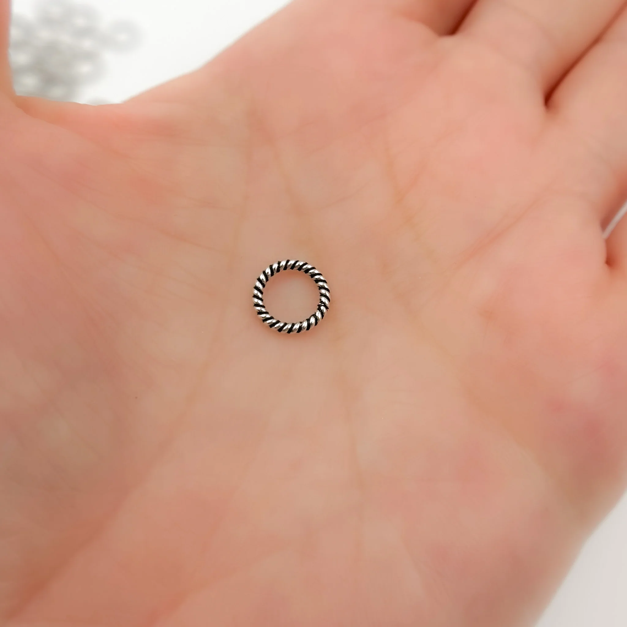 TRBR2. 8MM Close Gold Plated Twisted Jump Ring